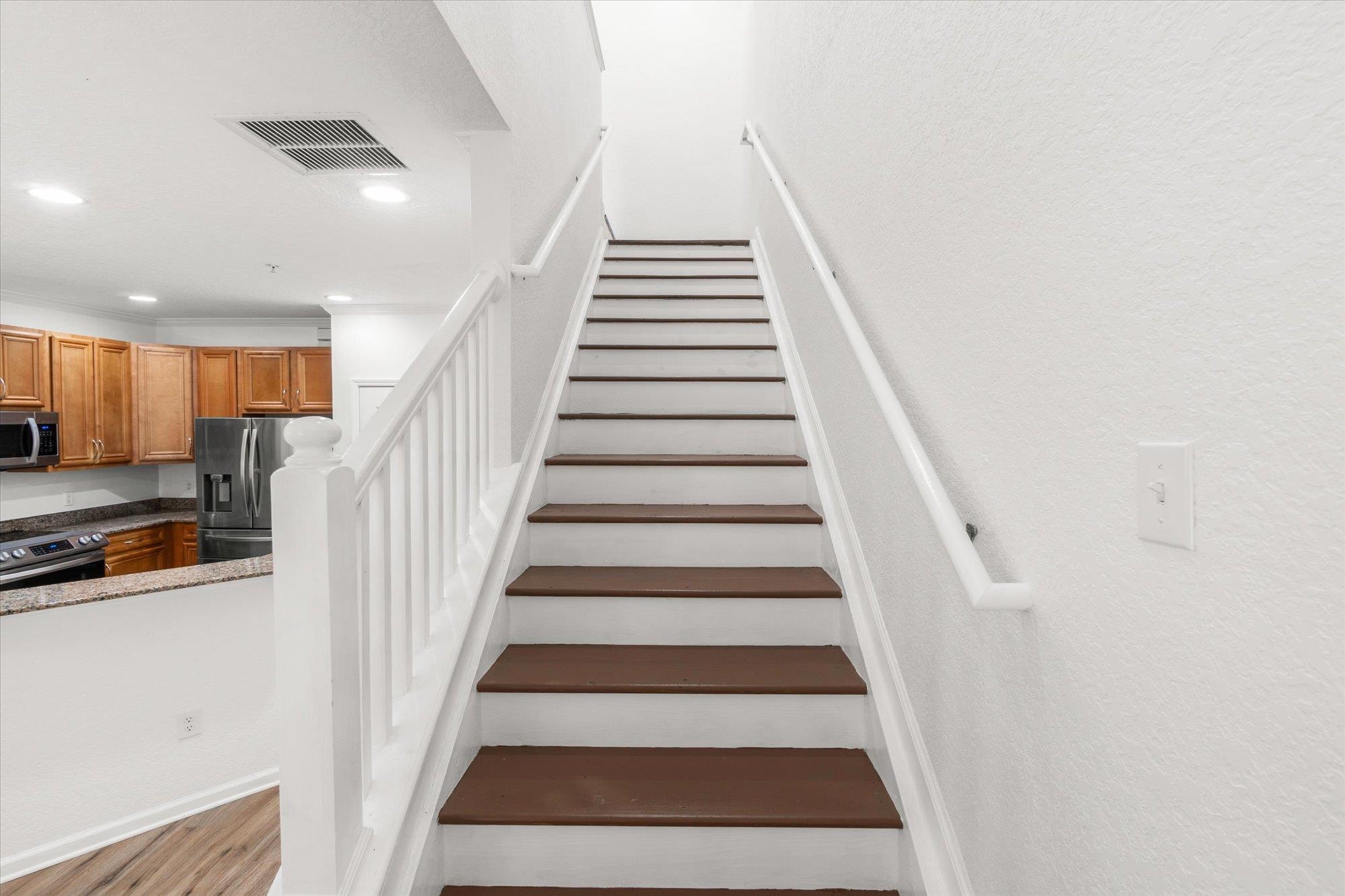 105 E Pine Hollow Trl Unit: 207