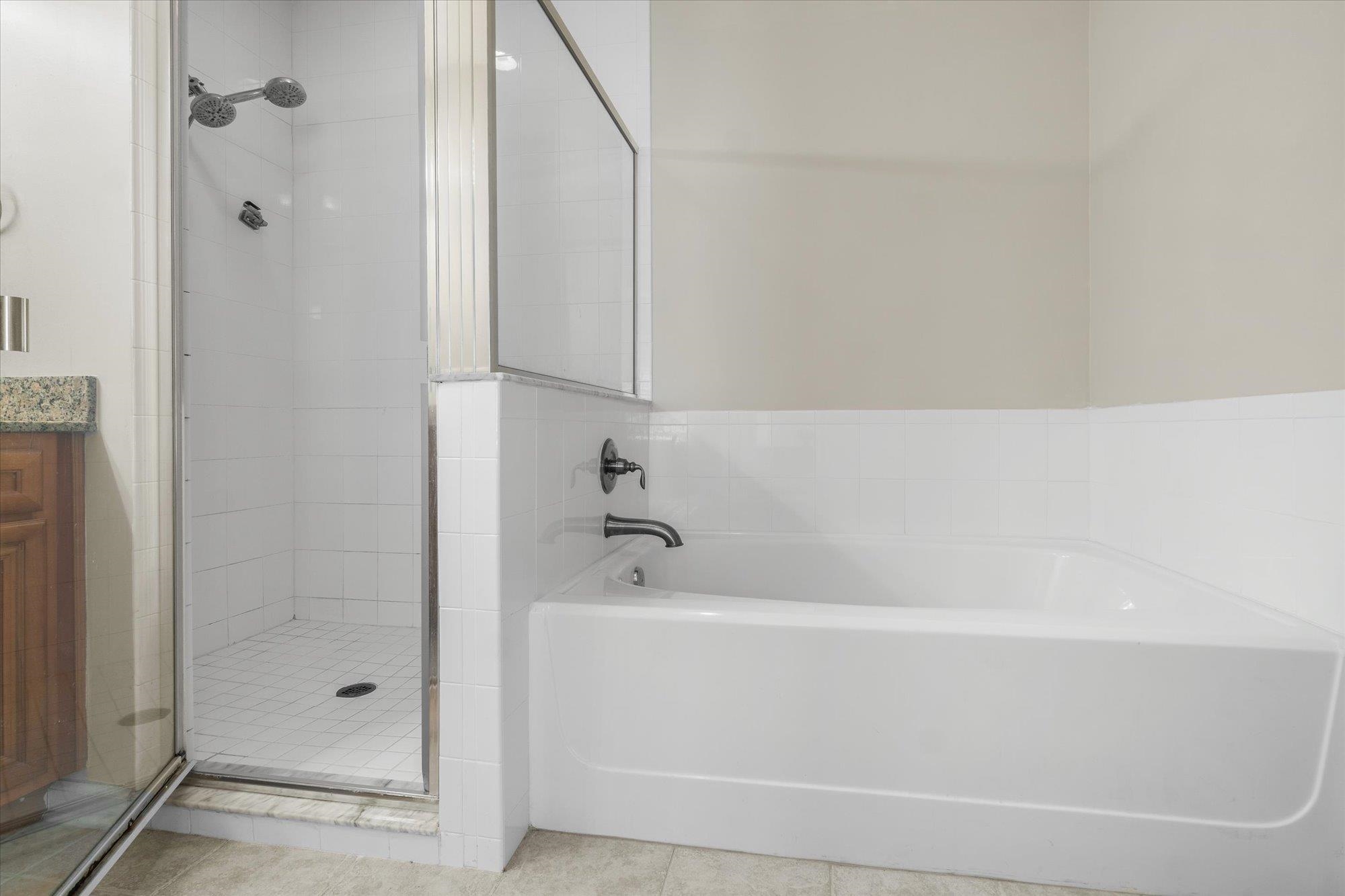 105 E Pine Hollow Trl Unit: 207