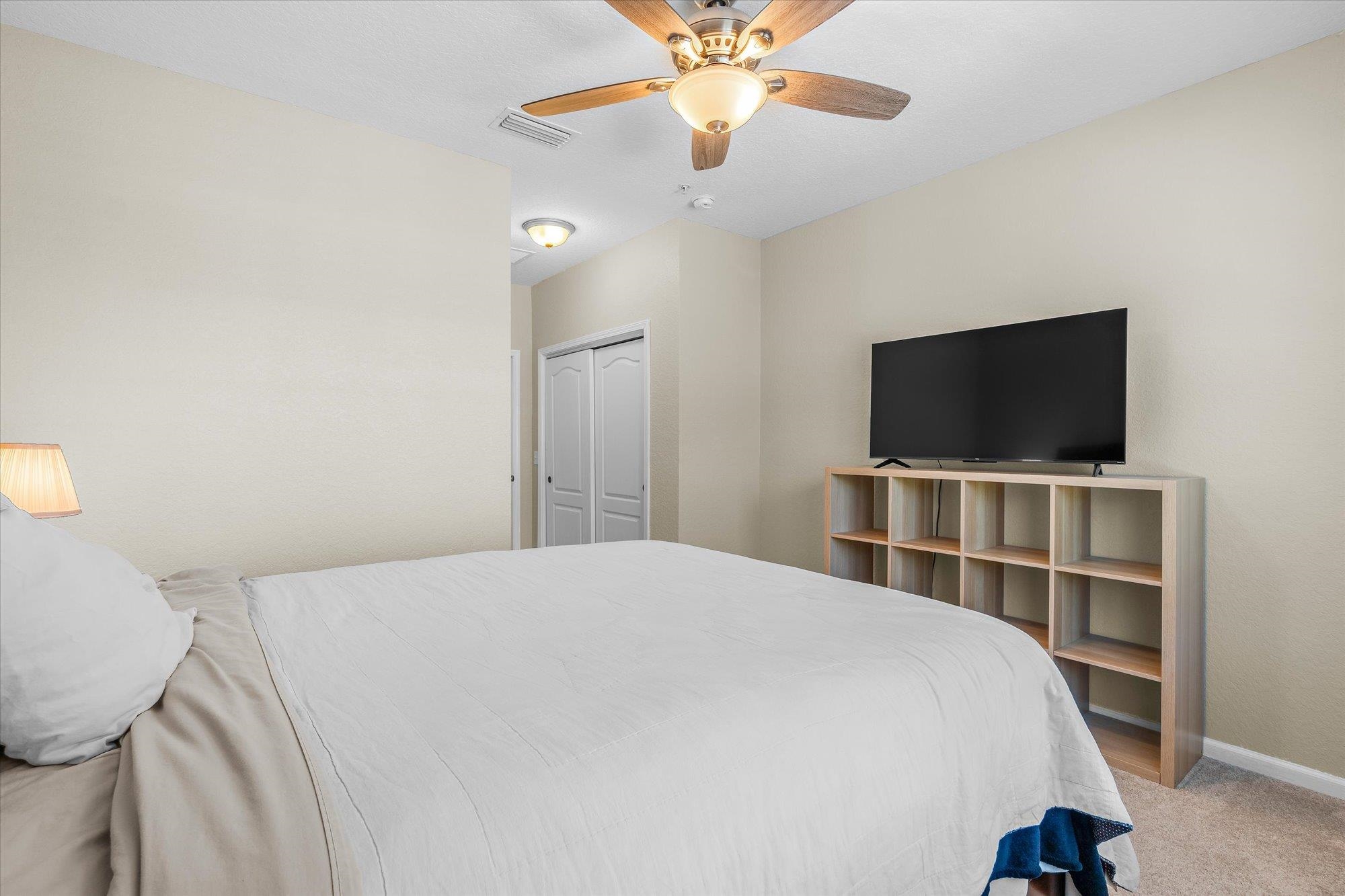 105 E Pine Hollow Trl Unit: 207