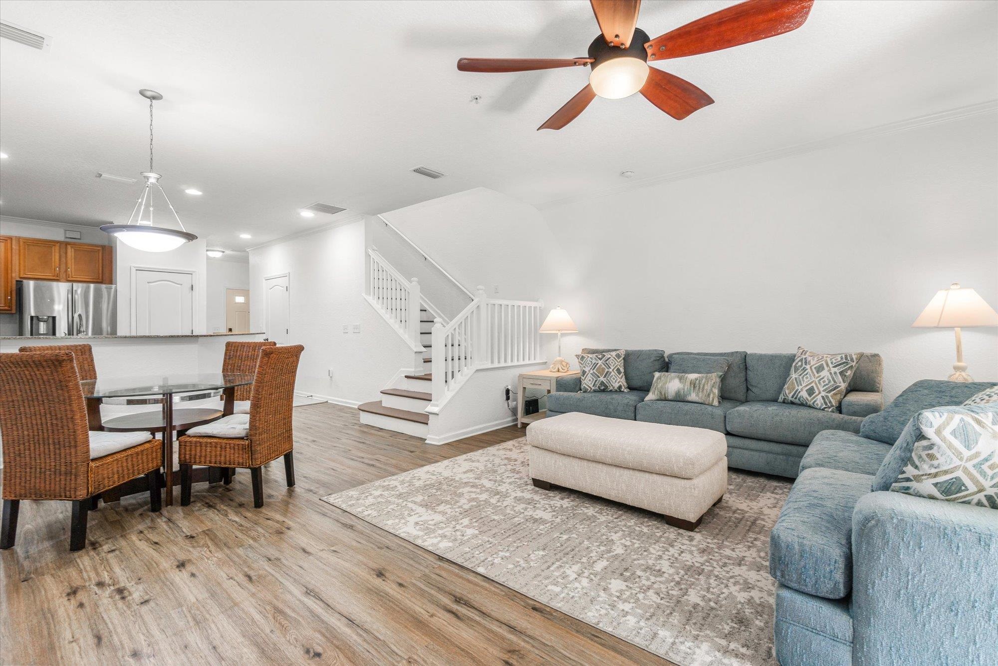105 E Pine Hollow Trl Unit: 207