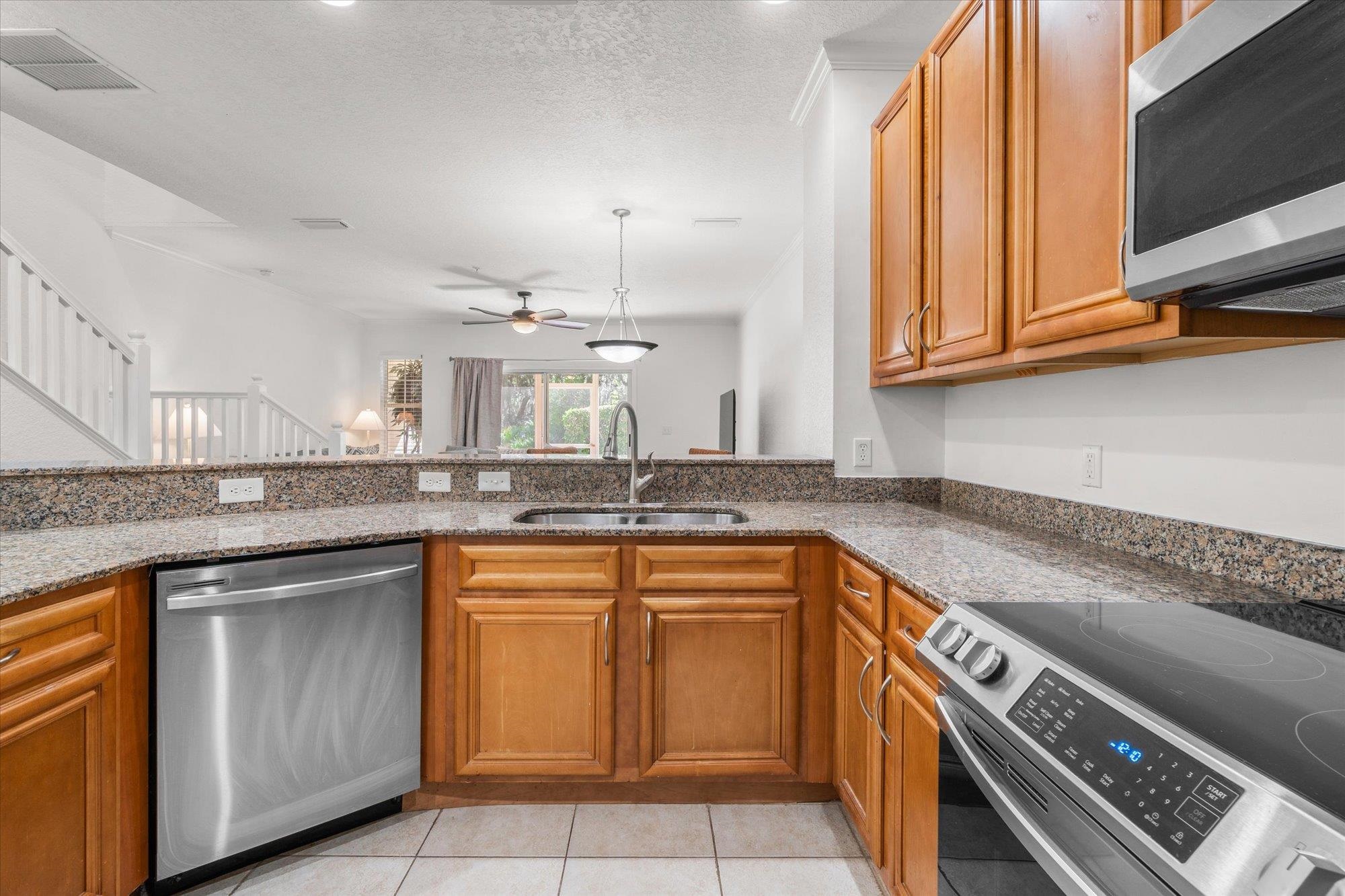105 E Pine Hollow Trl Unit: 207
