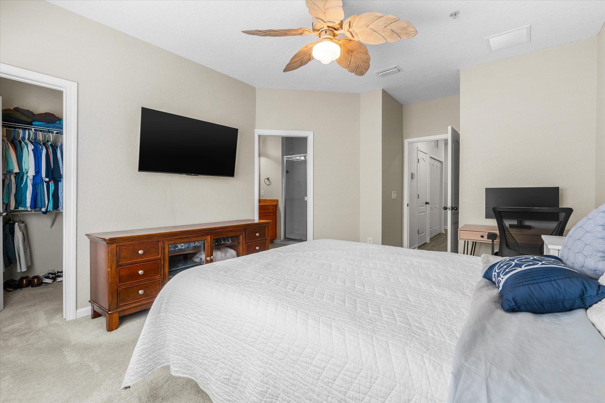 105 E Pine Hollow Trl Unit: 207