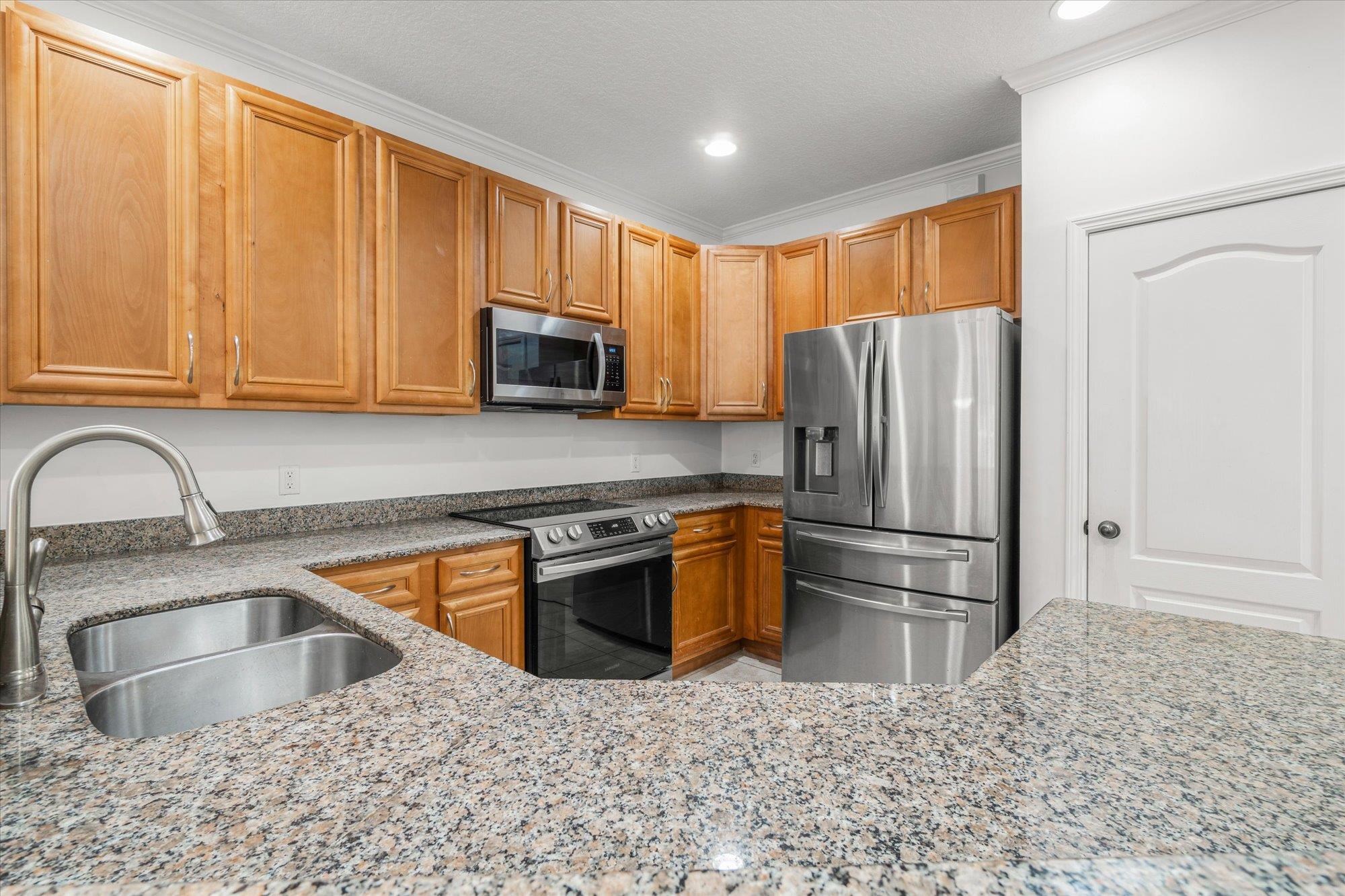 105 E Pine Hollow Trl Unit: 207