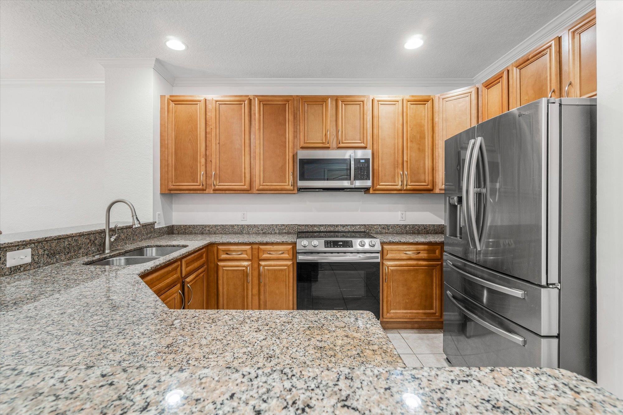 105 E Pine Hollow Trl Unit: 207