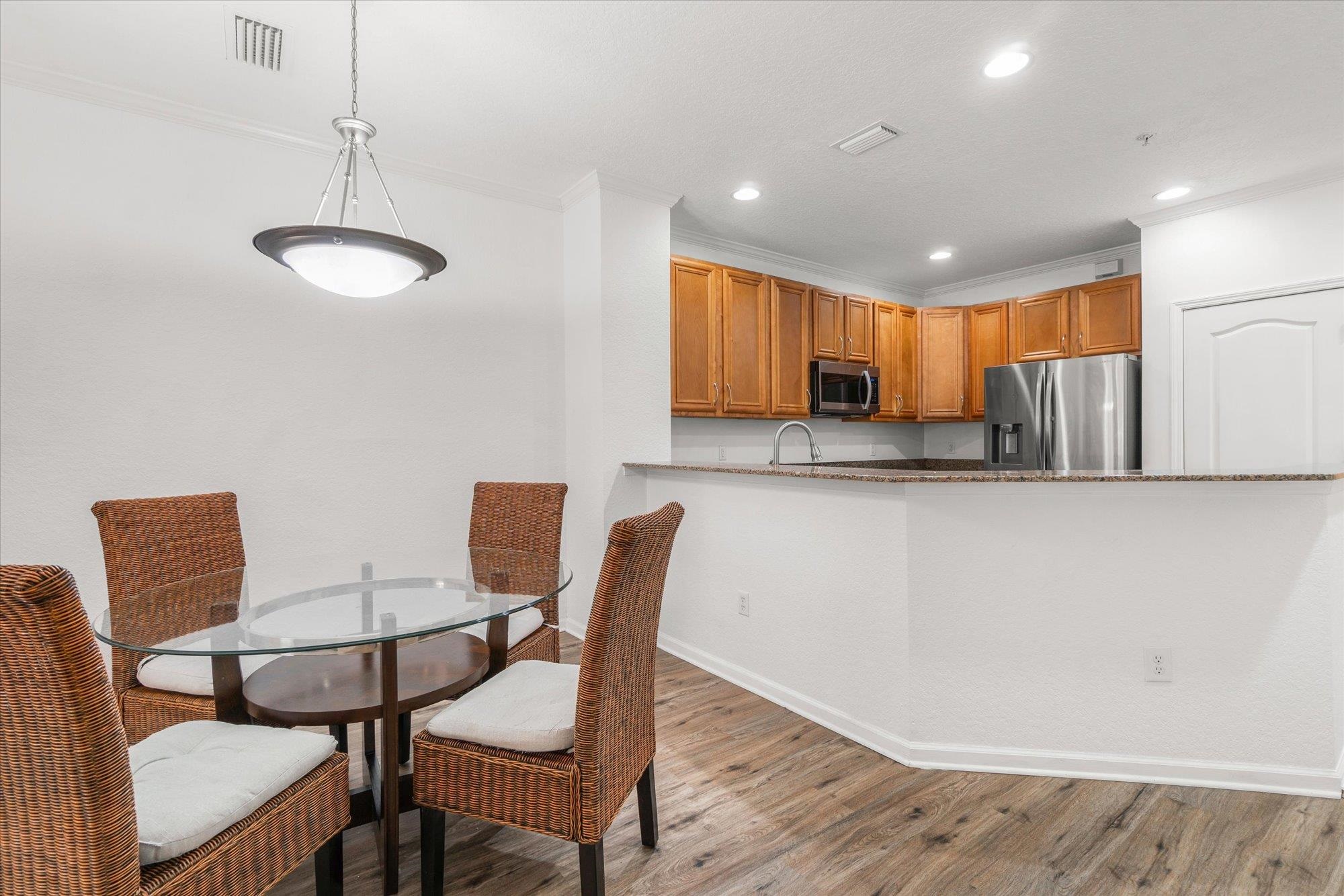 105 E Pine Hollow Trl Unit: 207