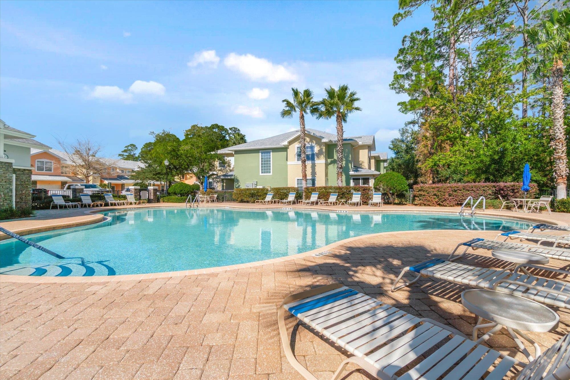 105 E Pine Hollow Trl Unit: 207