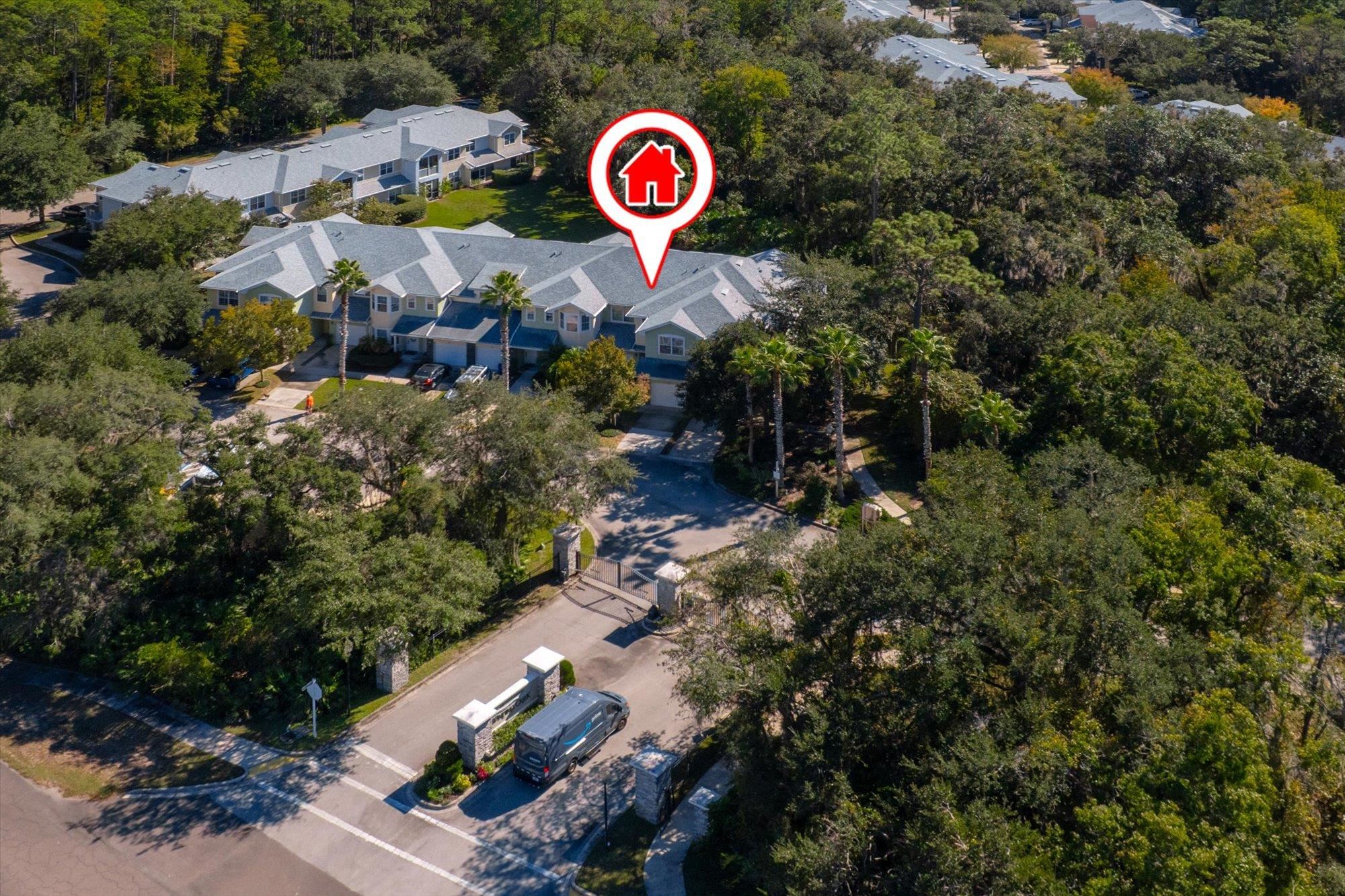105 E Pine Hollow Trl Unit: 207