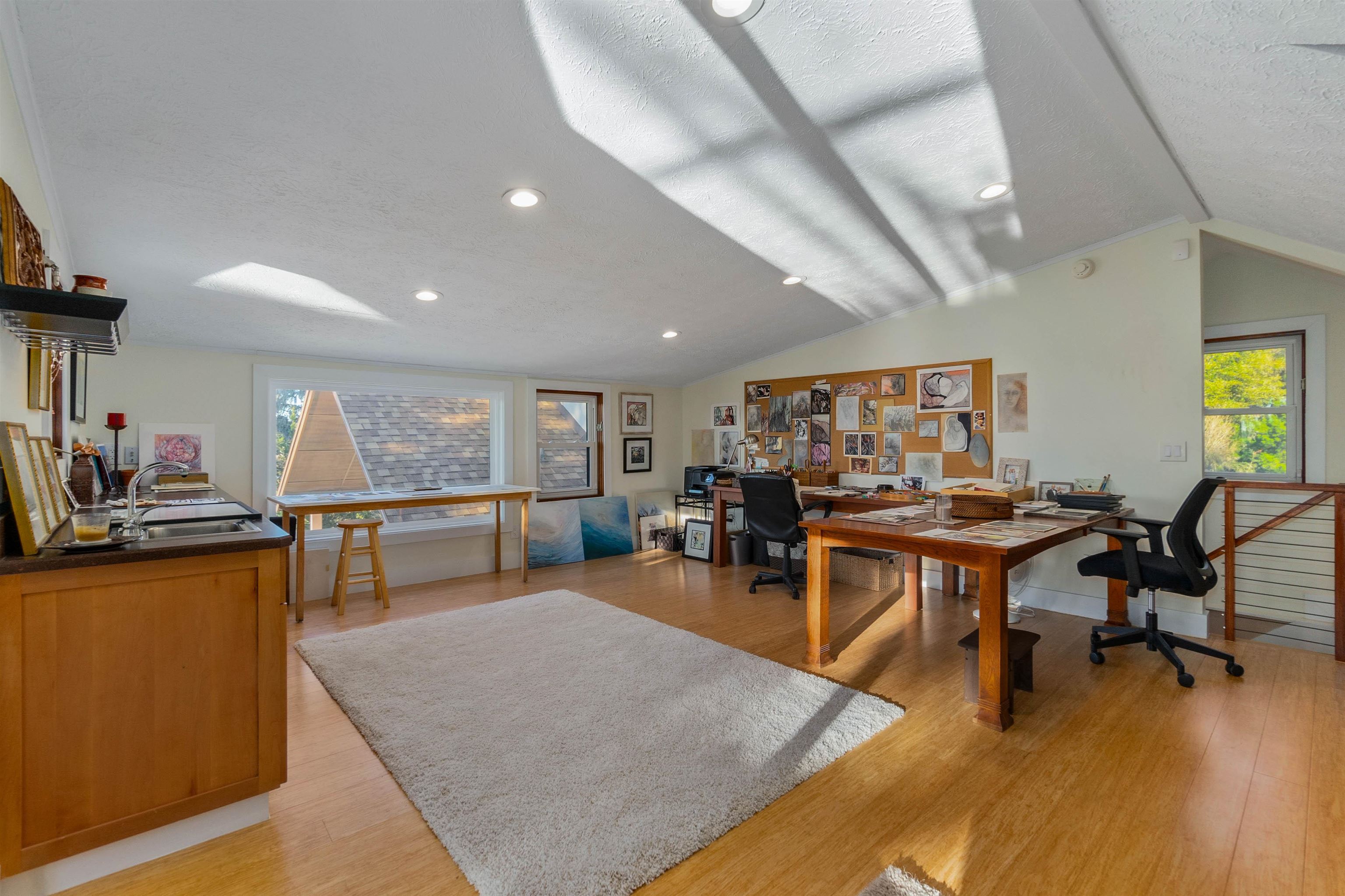160 W Genung St