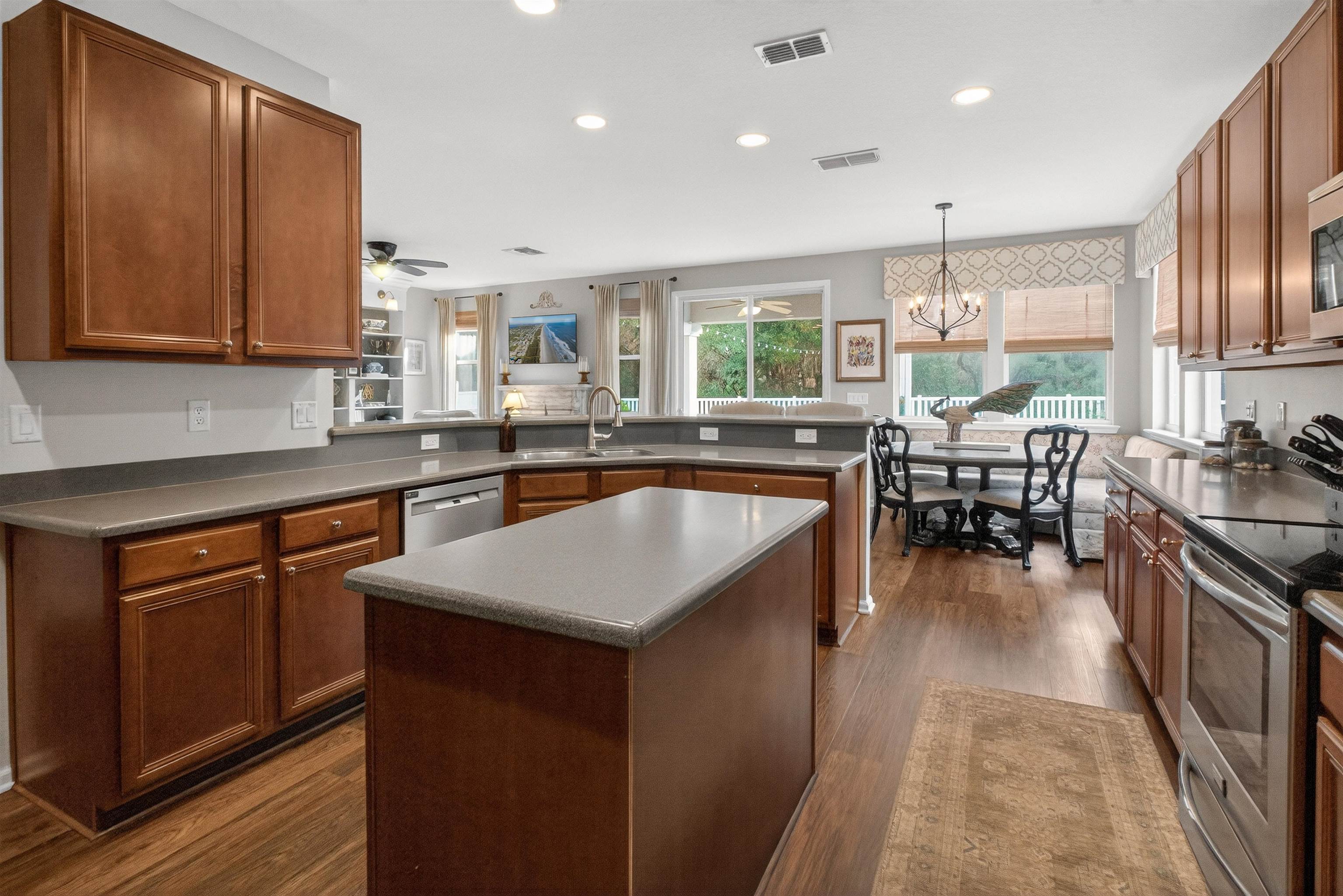 712 Wooded Hamlet Ct