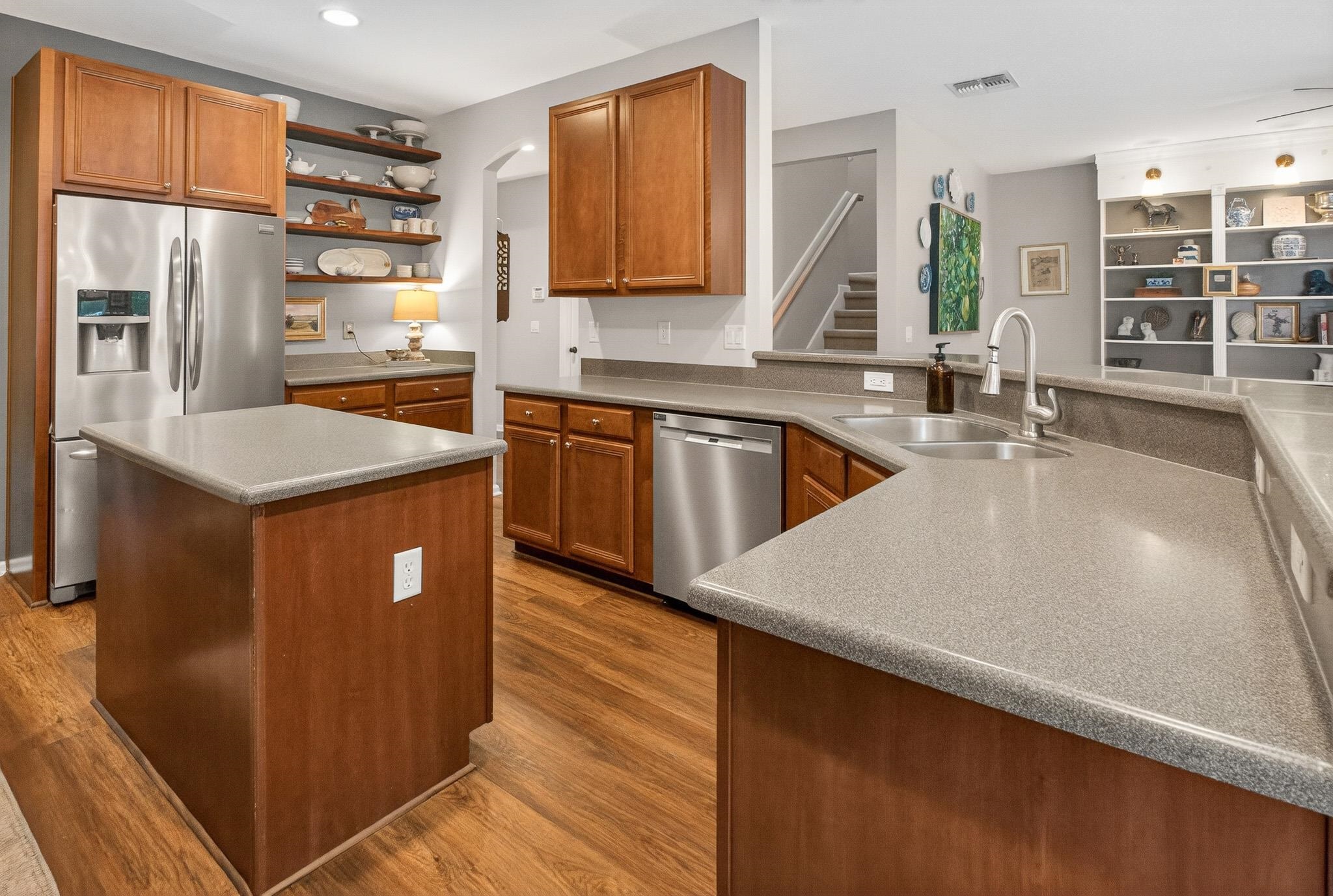 712 Wooded Hamlet Ct