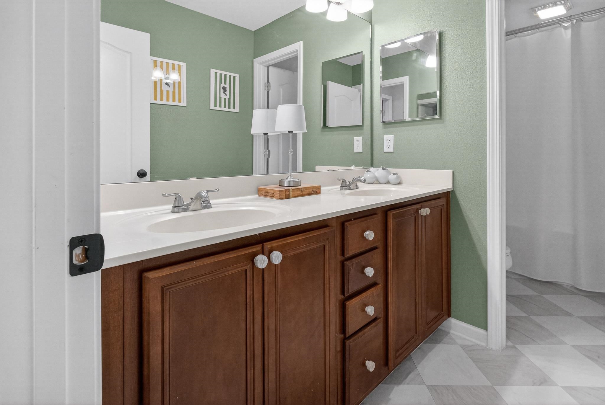 712 Wooded Hamlet Ct