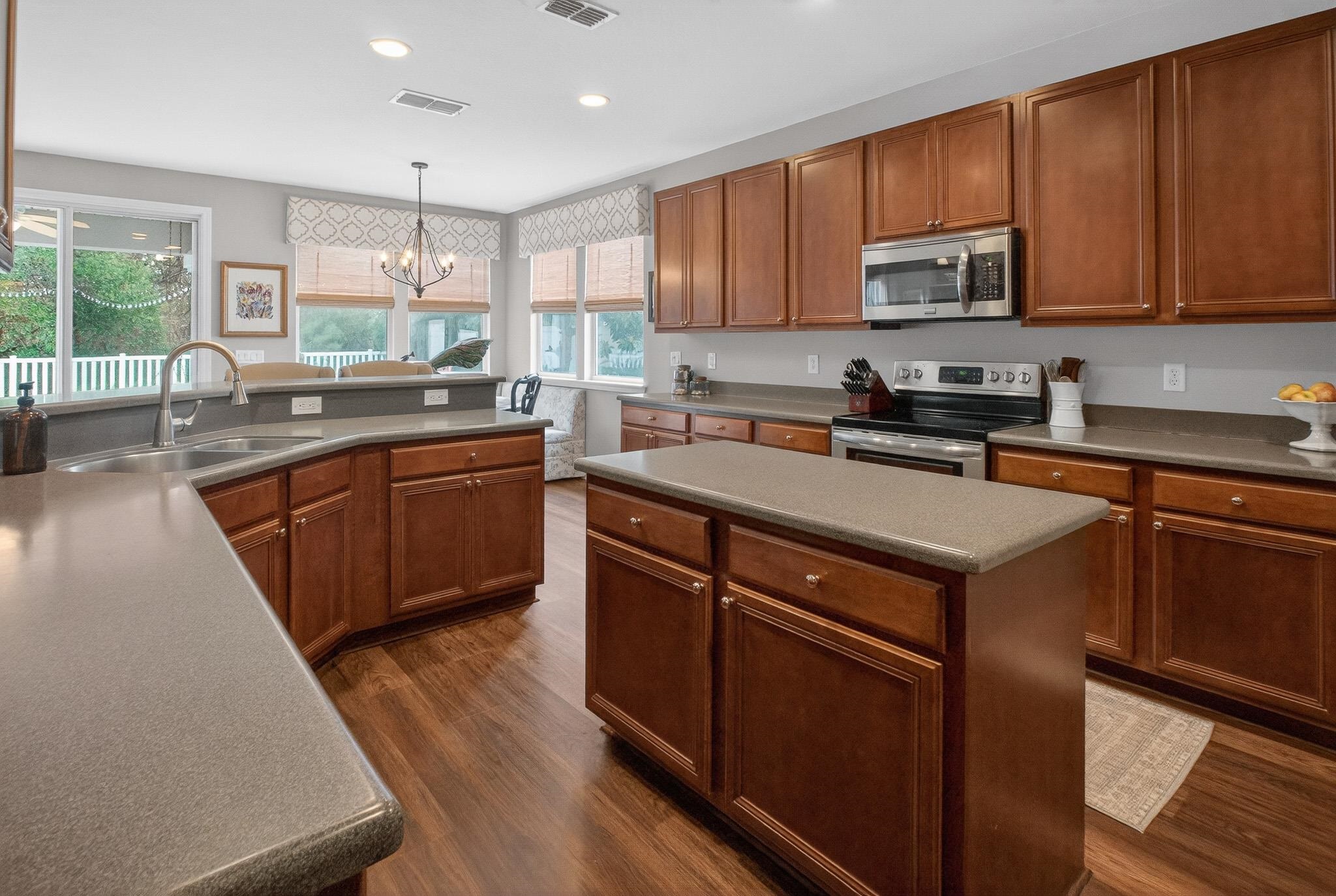 712 Wooded Hamlet Ct