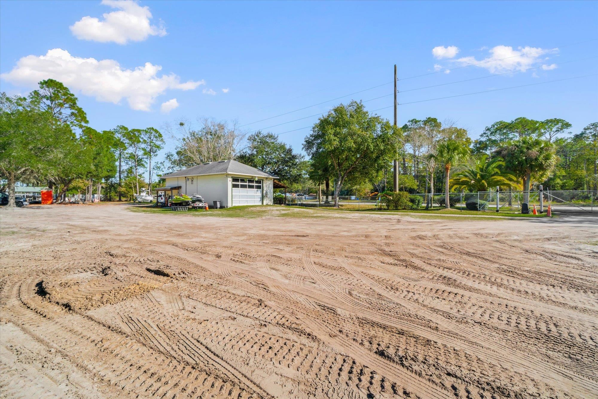 1401 State Road 207