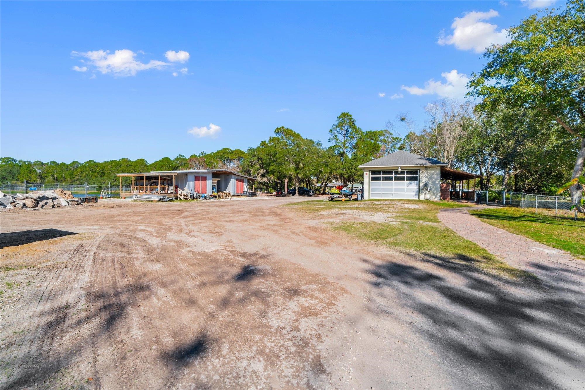 1401 State Road 207