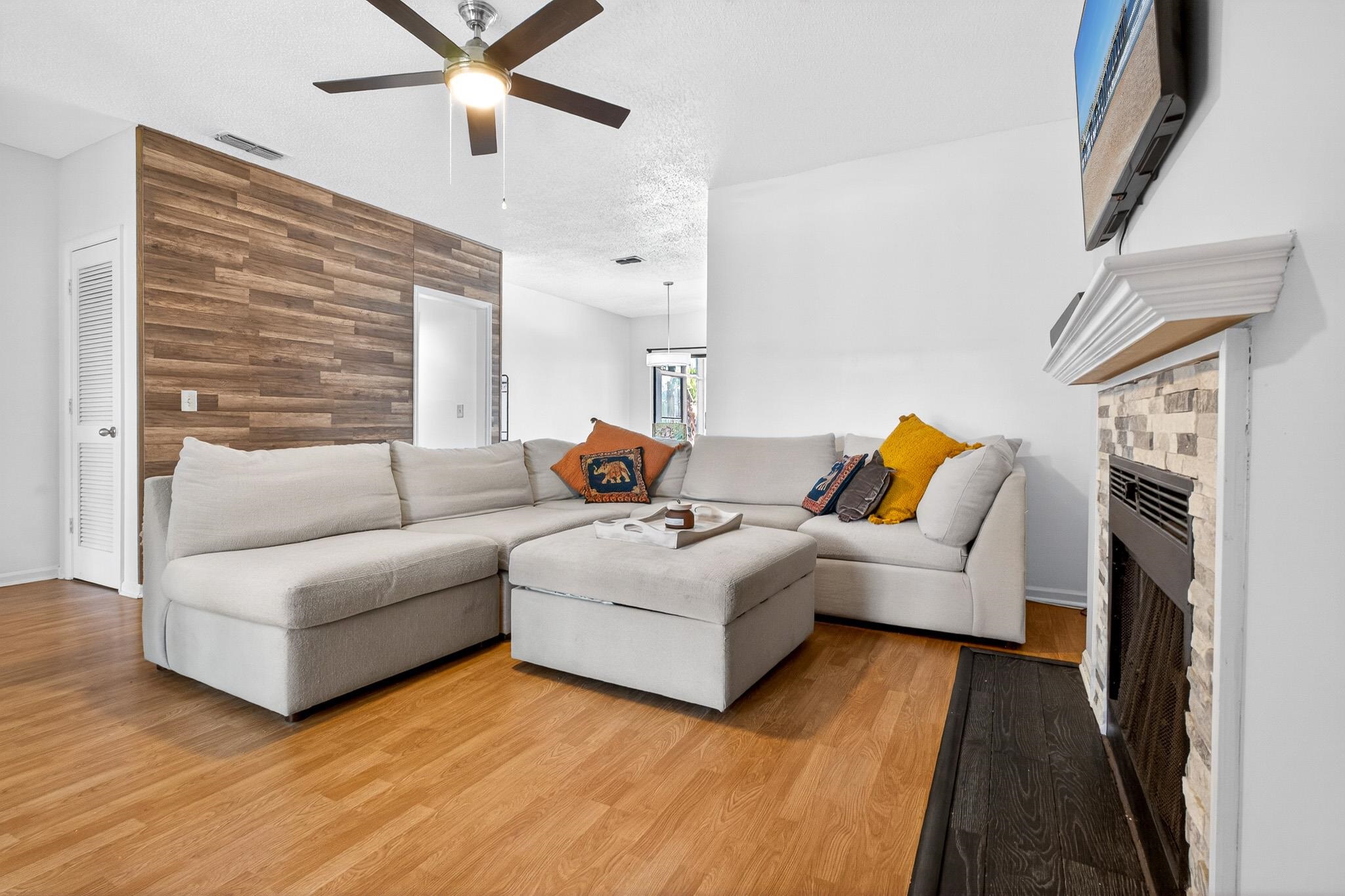 2305 Wood Hill Pl Unit: 2305