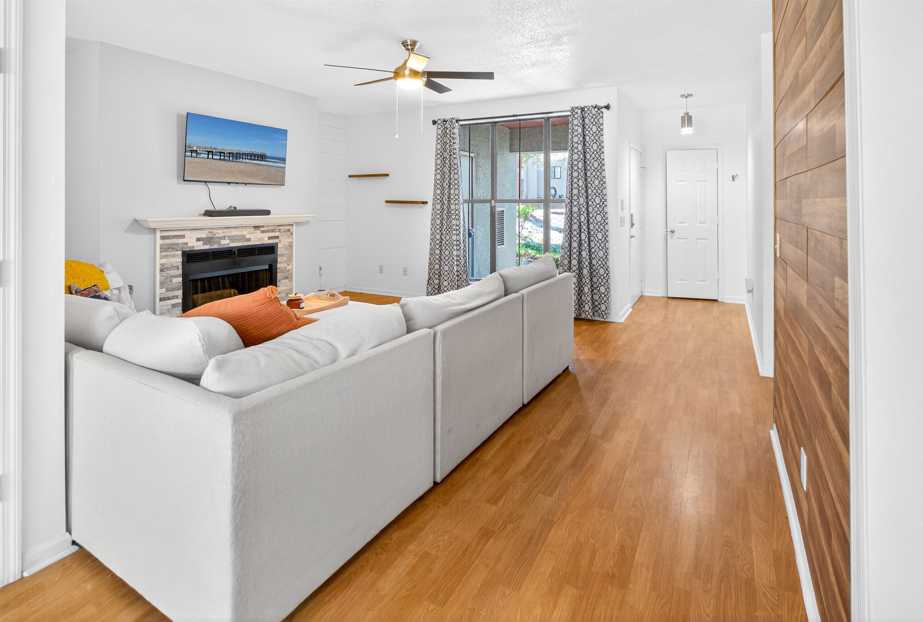 2305 Wood Hill Pl Unit: 2305