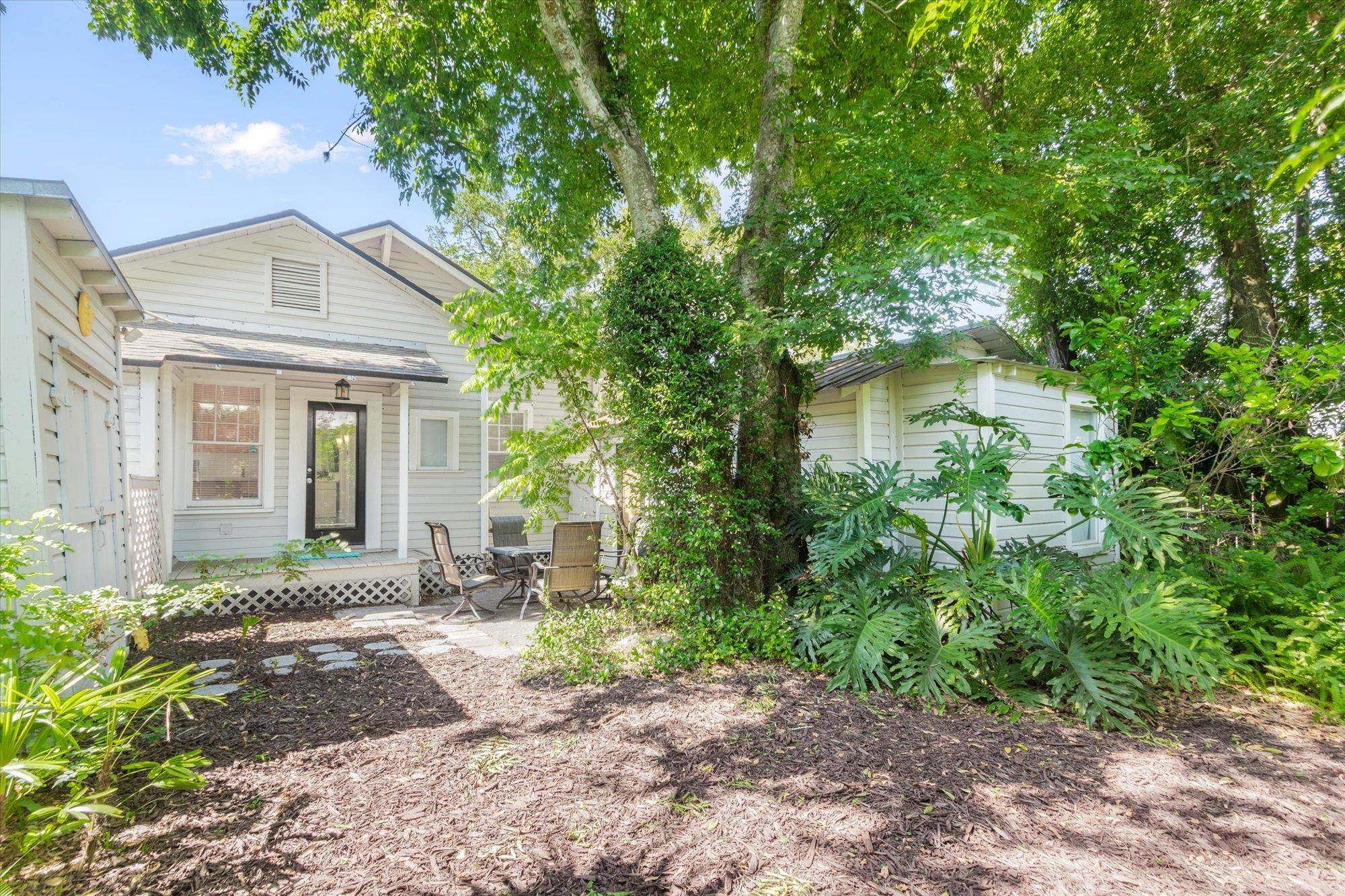 54 Grove Avenue
