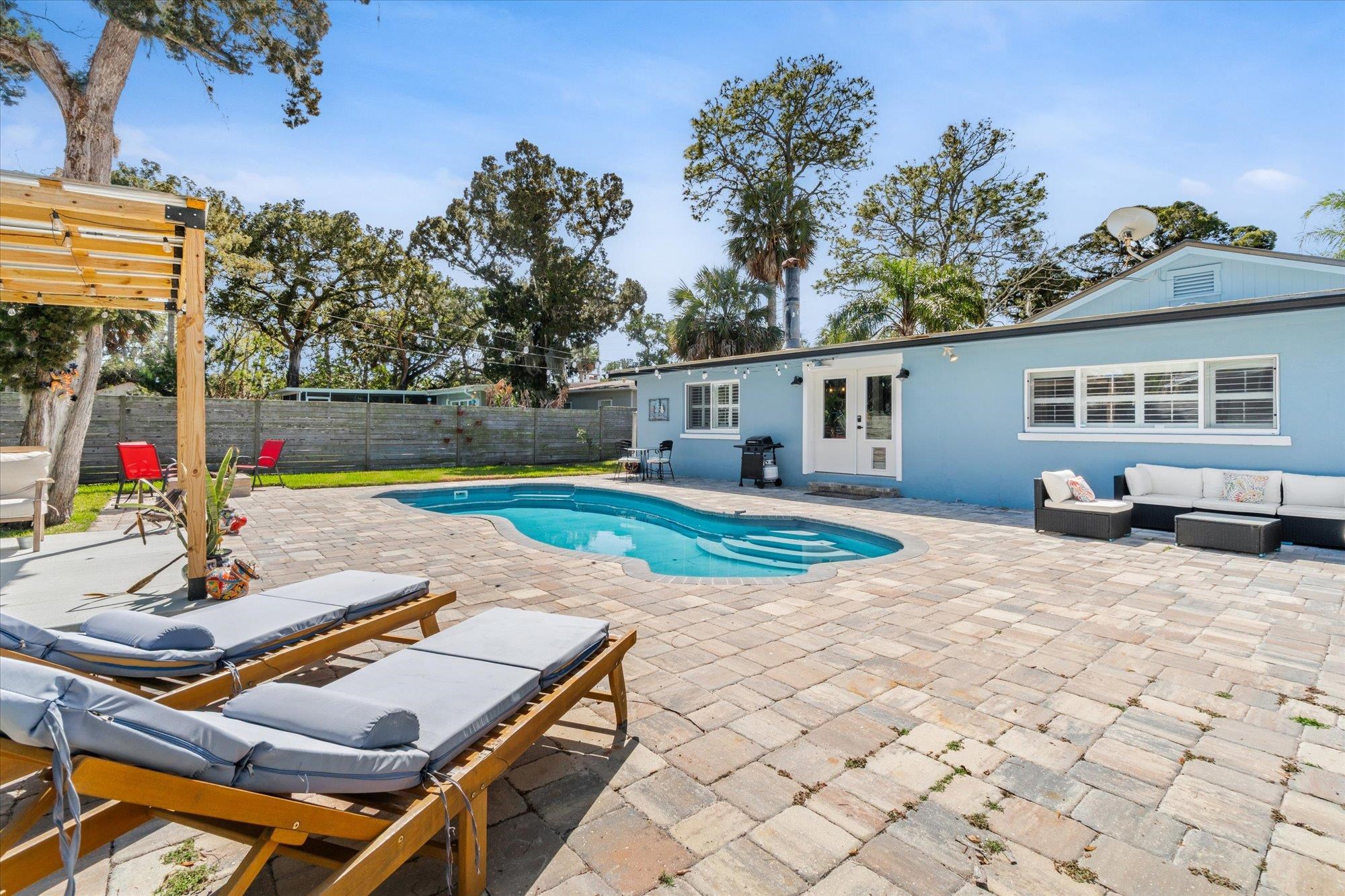 256 S Matanzas Blvd