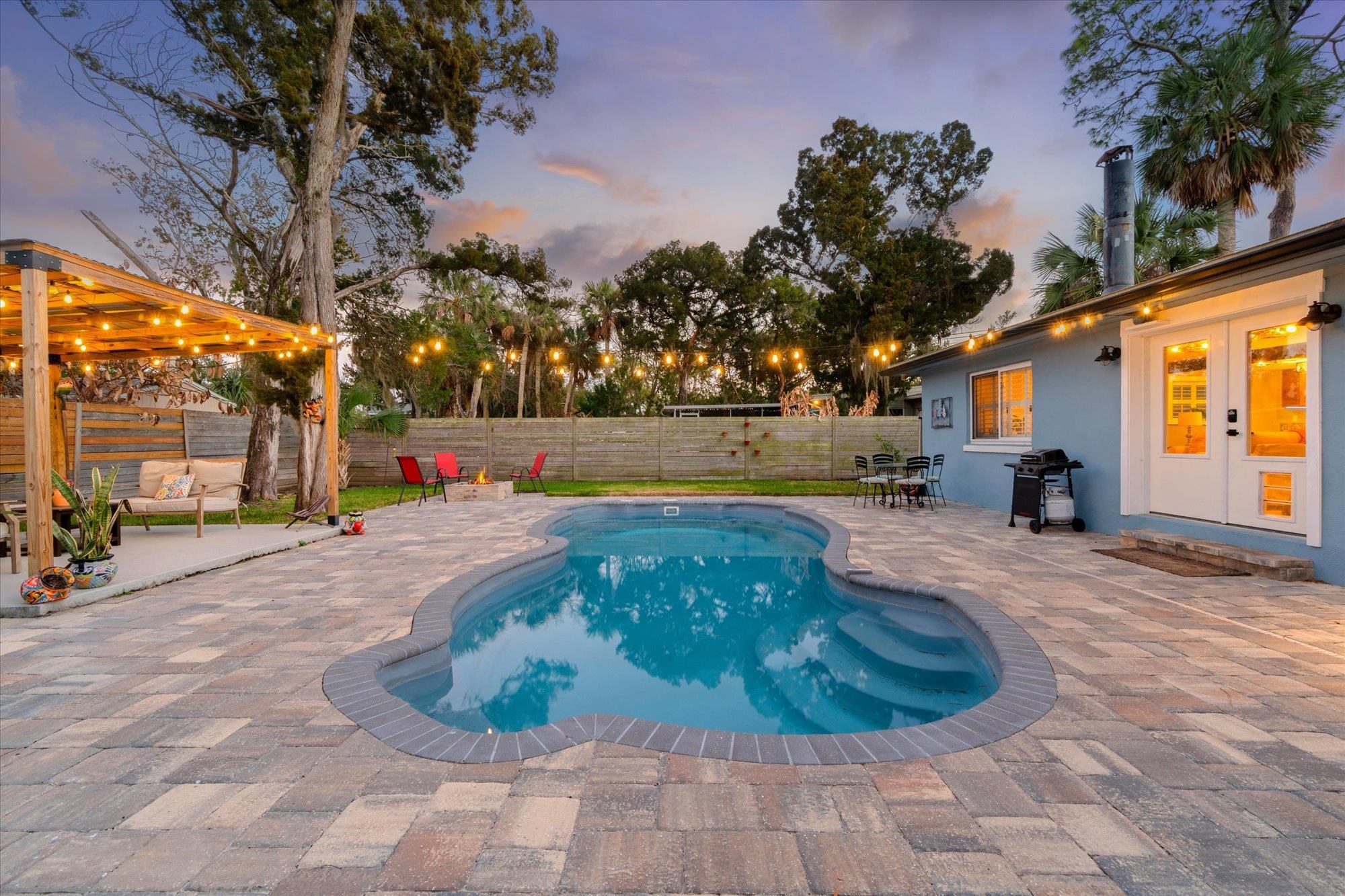 256 S Matanzas Blvd