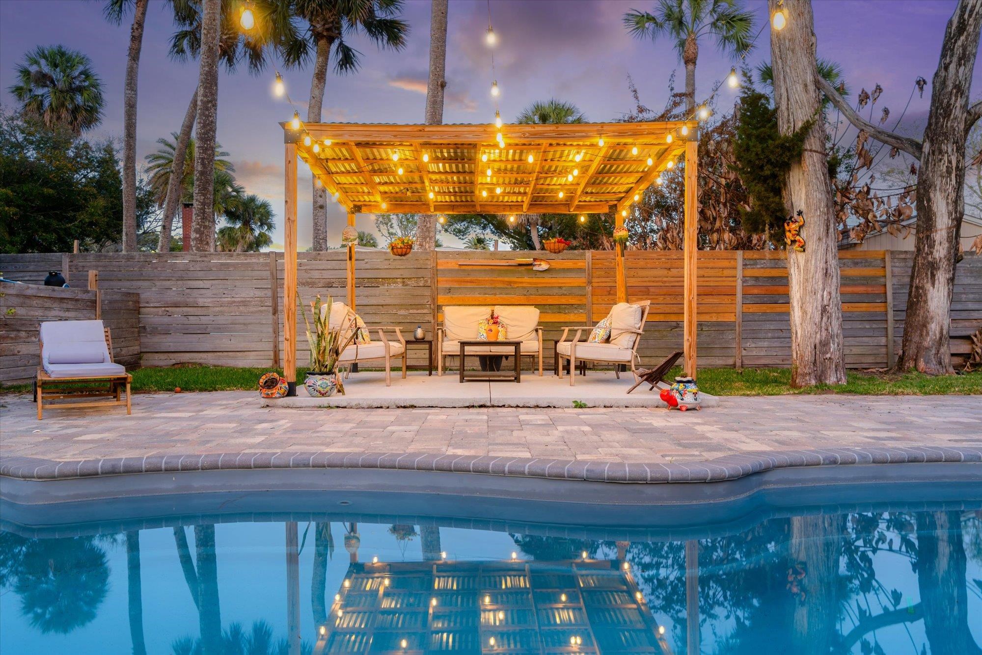 256 S Matanzas Blvd