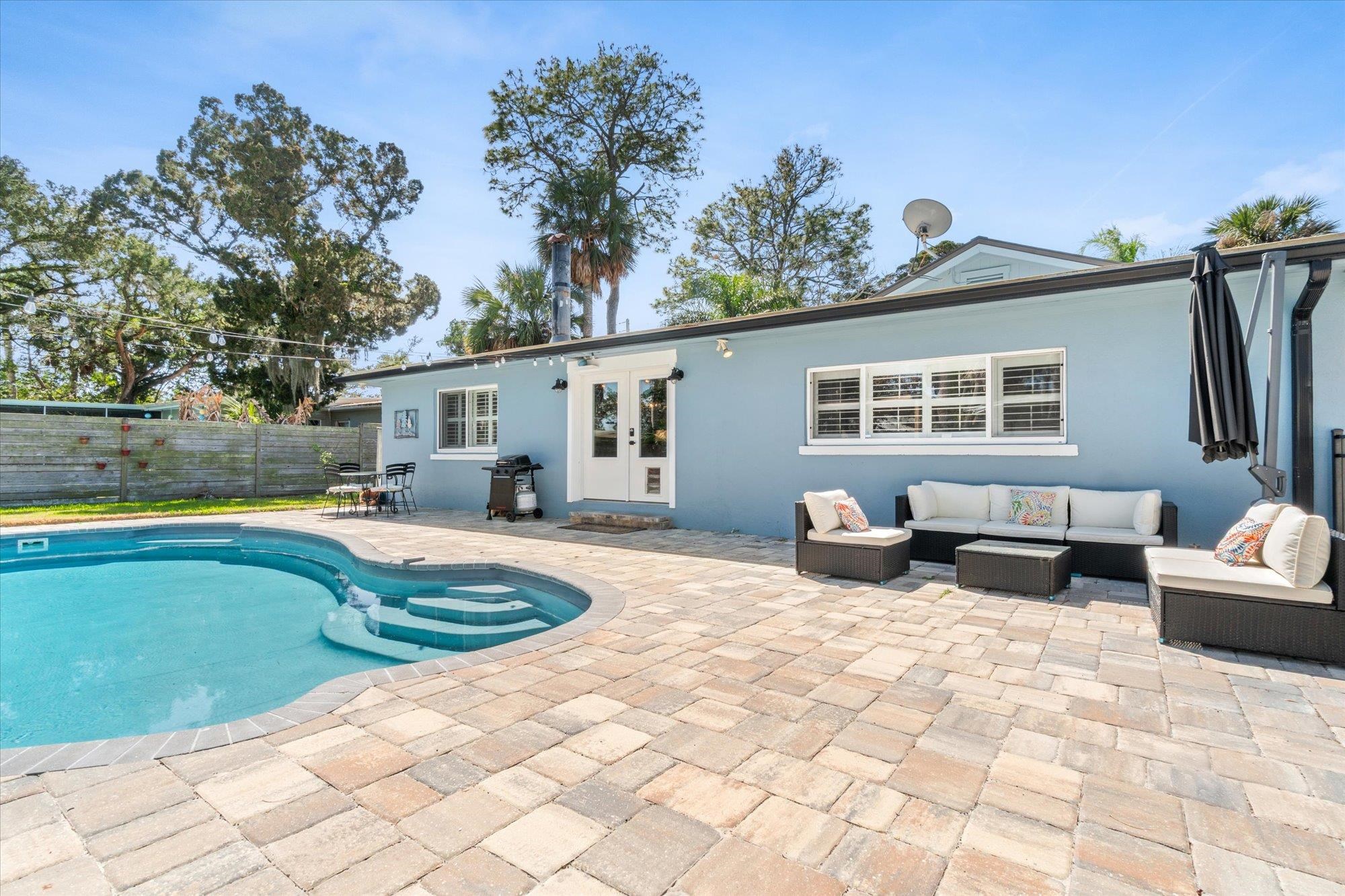 256 S Matanzas Blvd