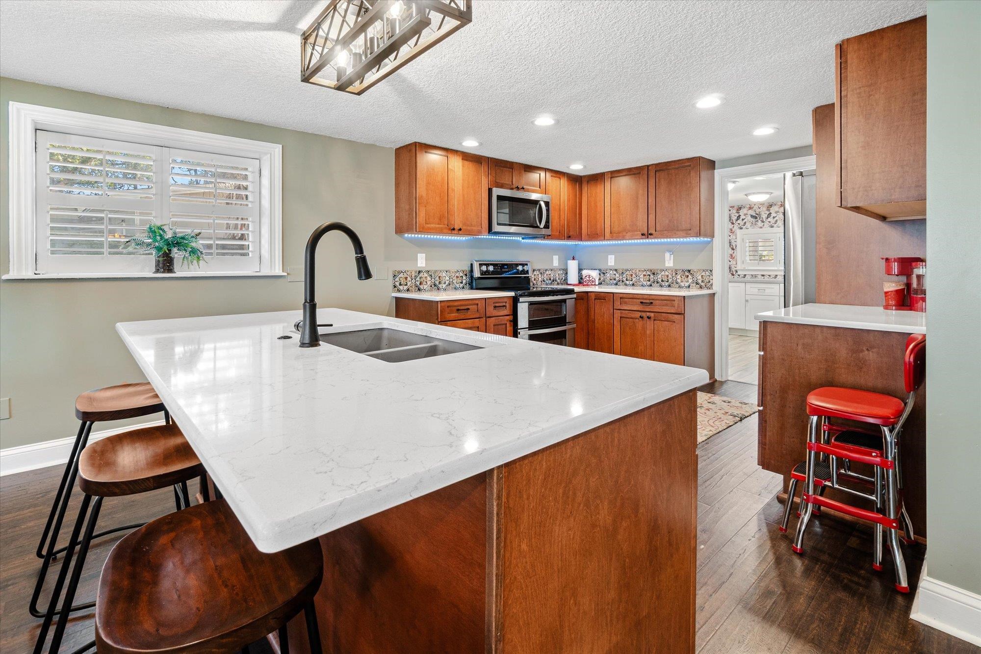 256 S Matanzas Blvd