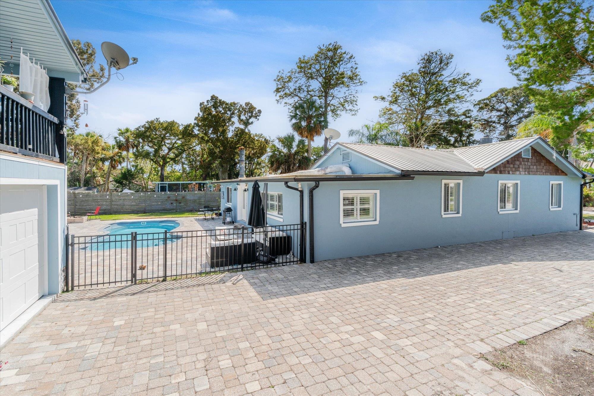 256 S Matanzas Blvd