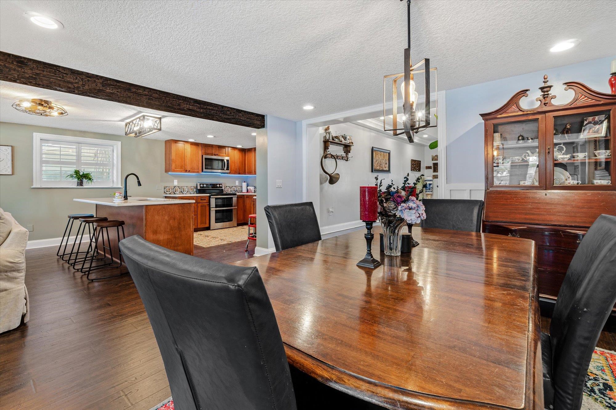 256 S Matanzas Blvd
