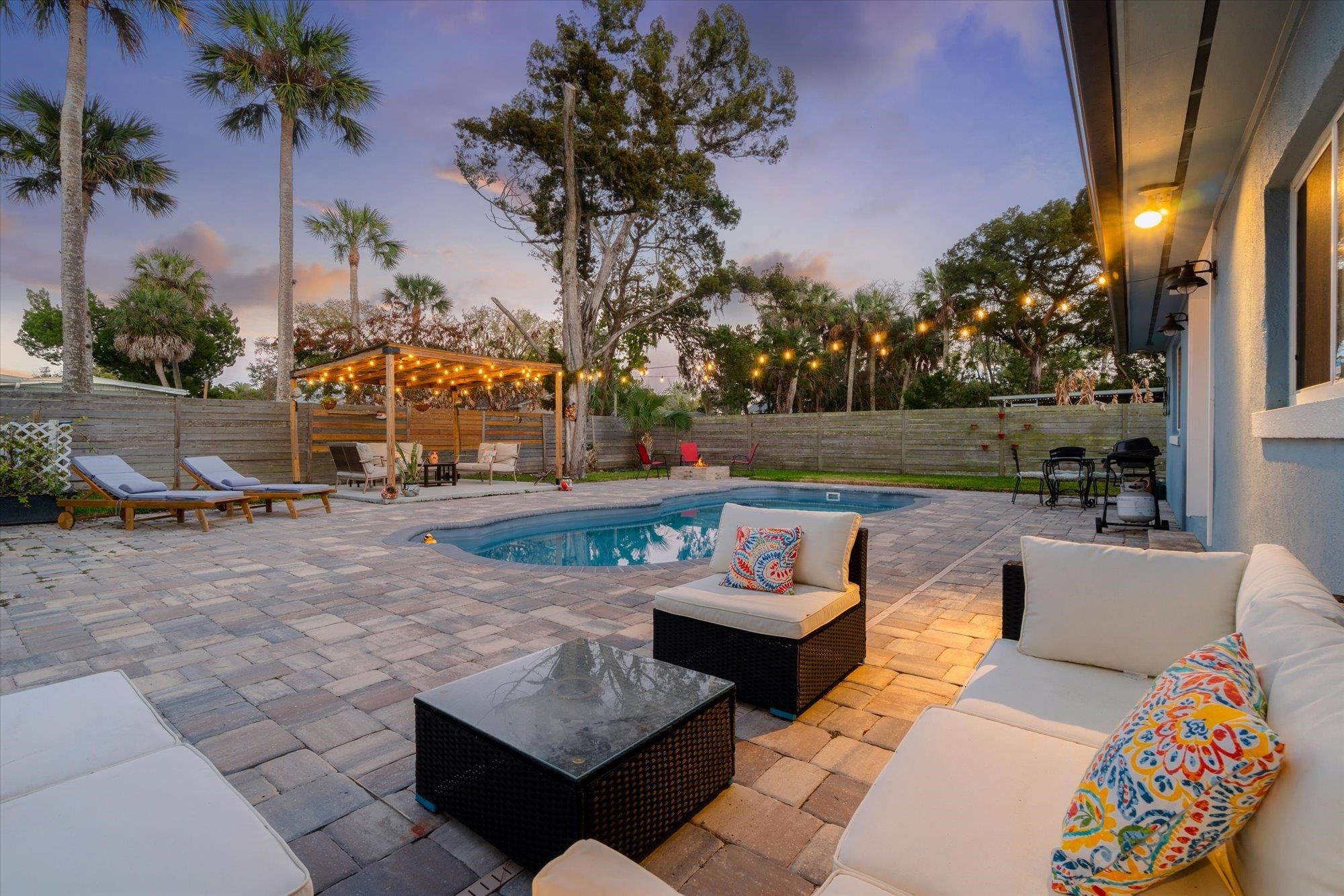 256 S Matanzas Blvd
