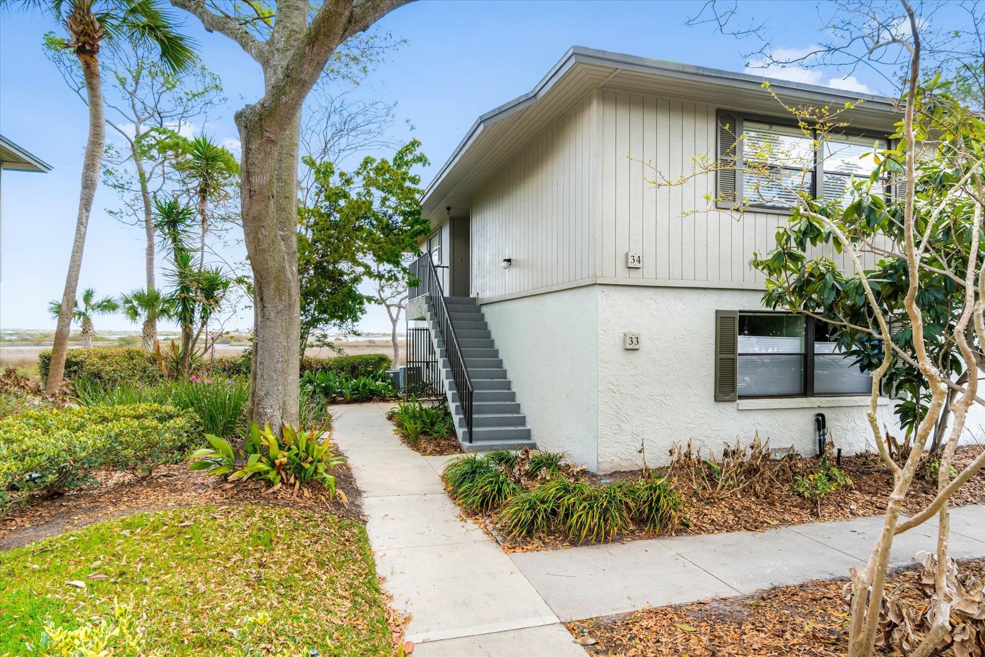34 Veronese Ct