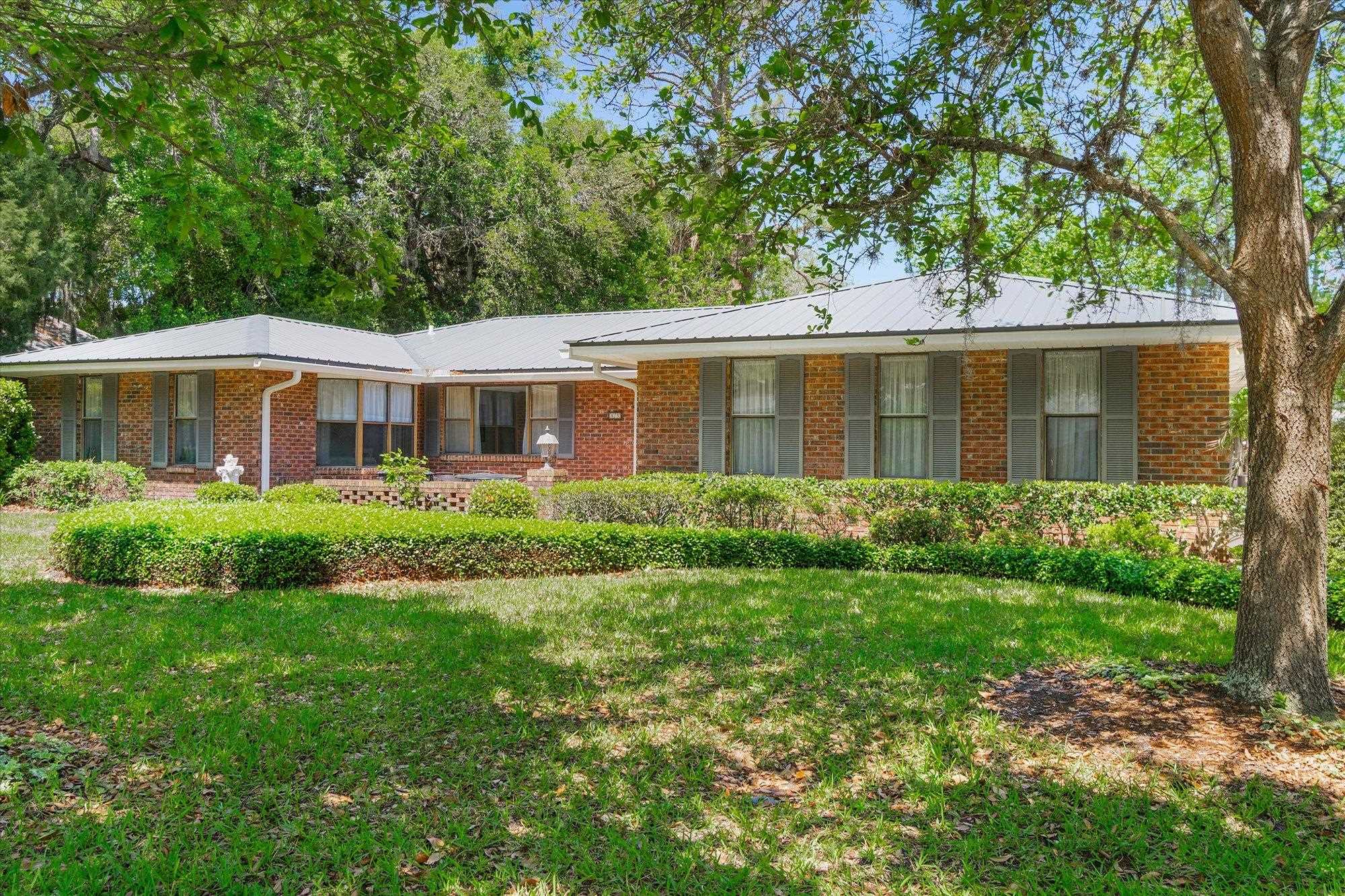 43 White Ct