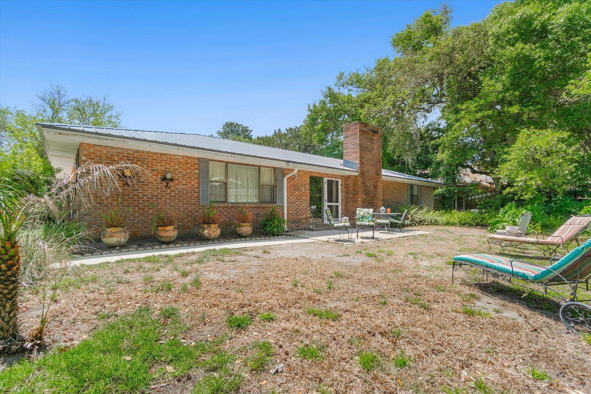 43 White Ct