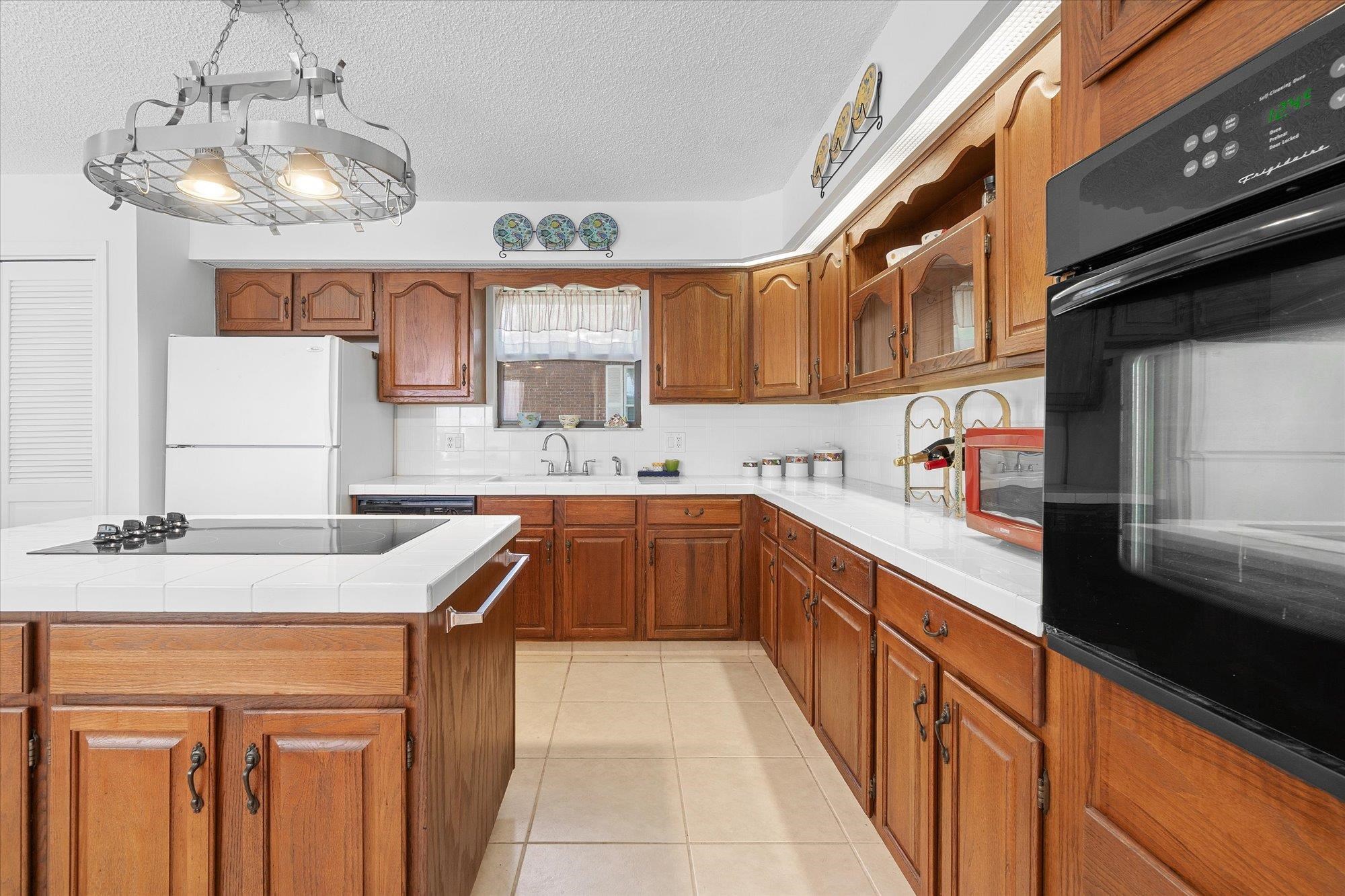 43 White Ct