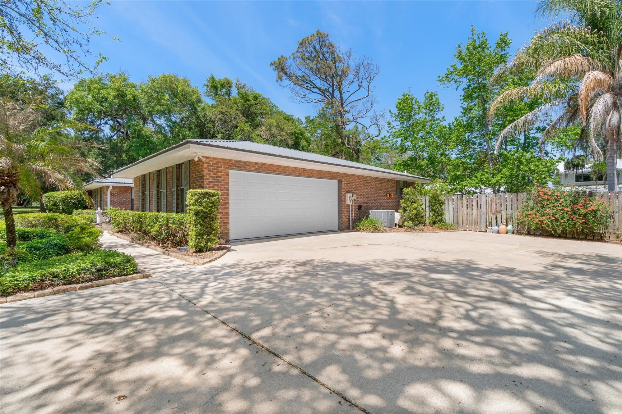 43 White Ct