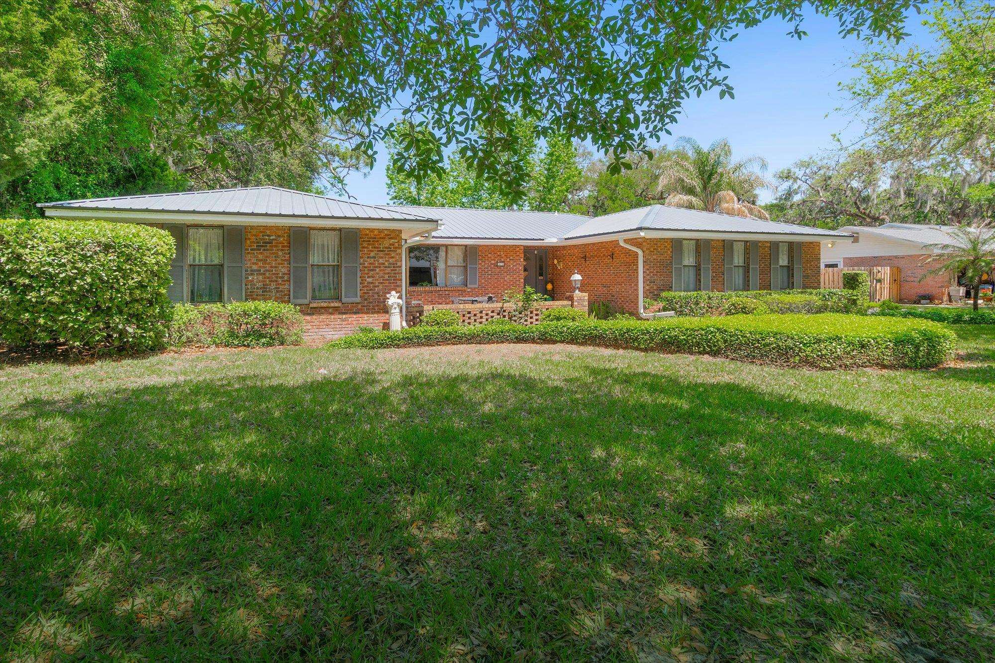 43 White Ct