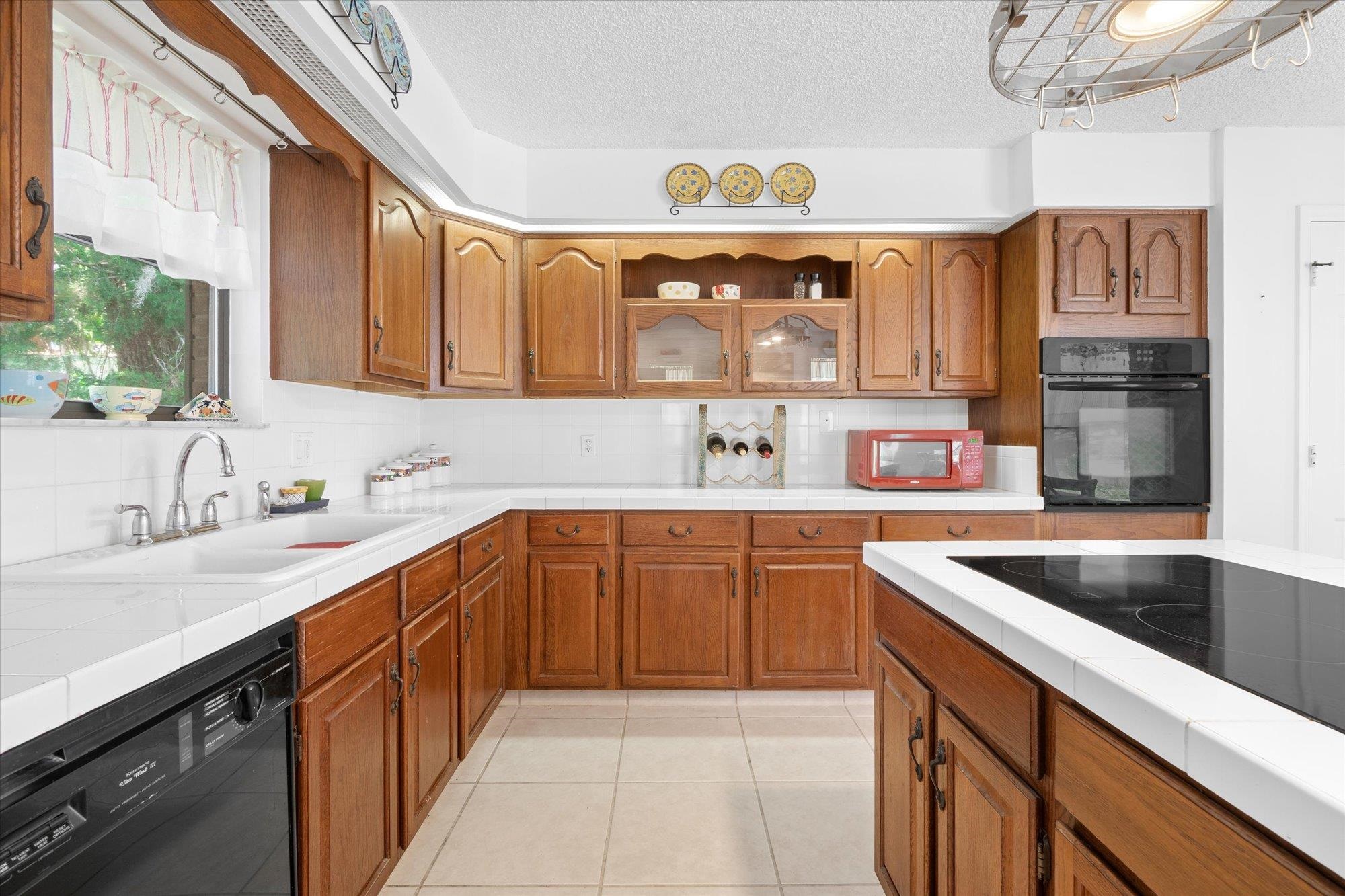43 White Ct