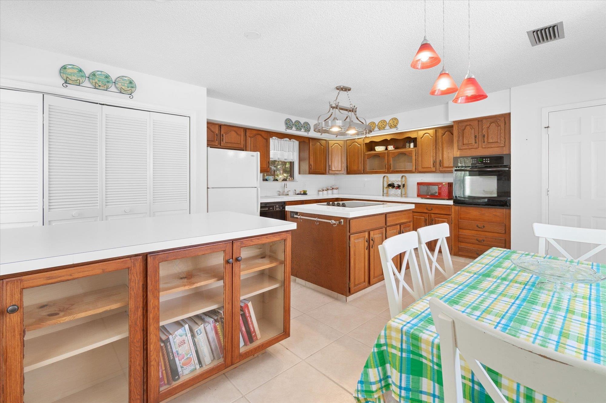 43 White Ct