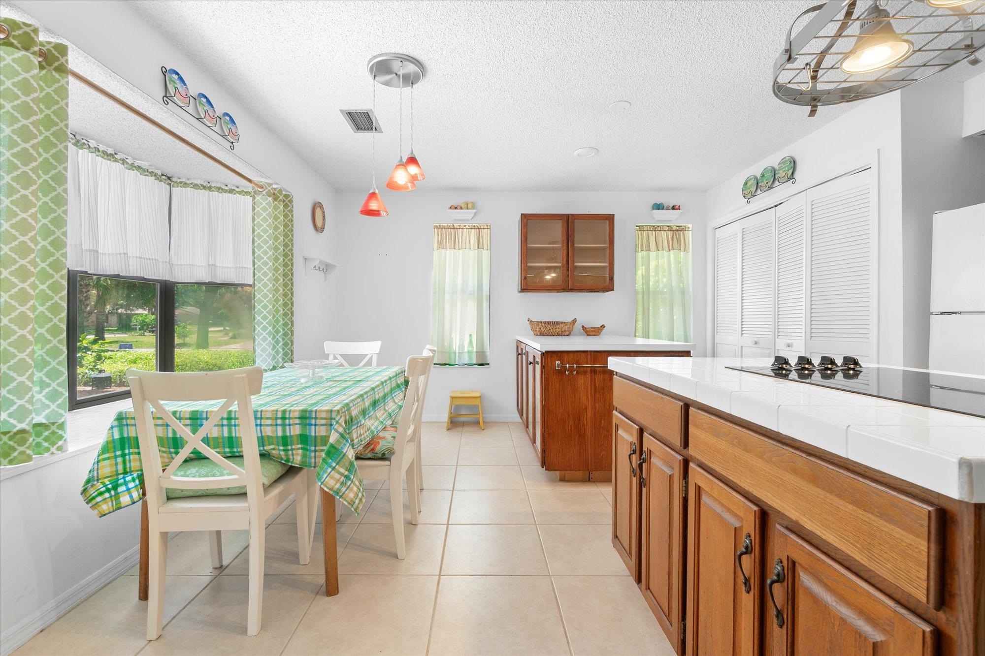 43 White Ct