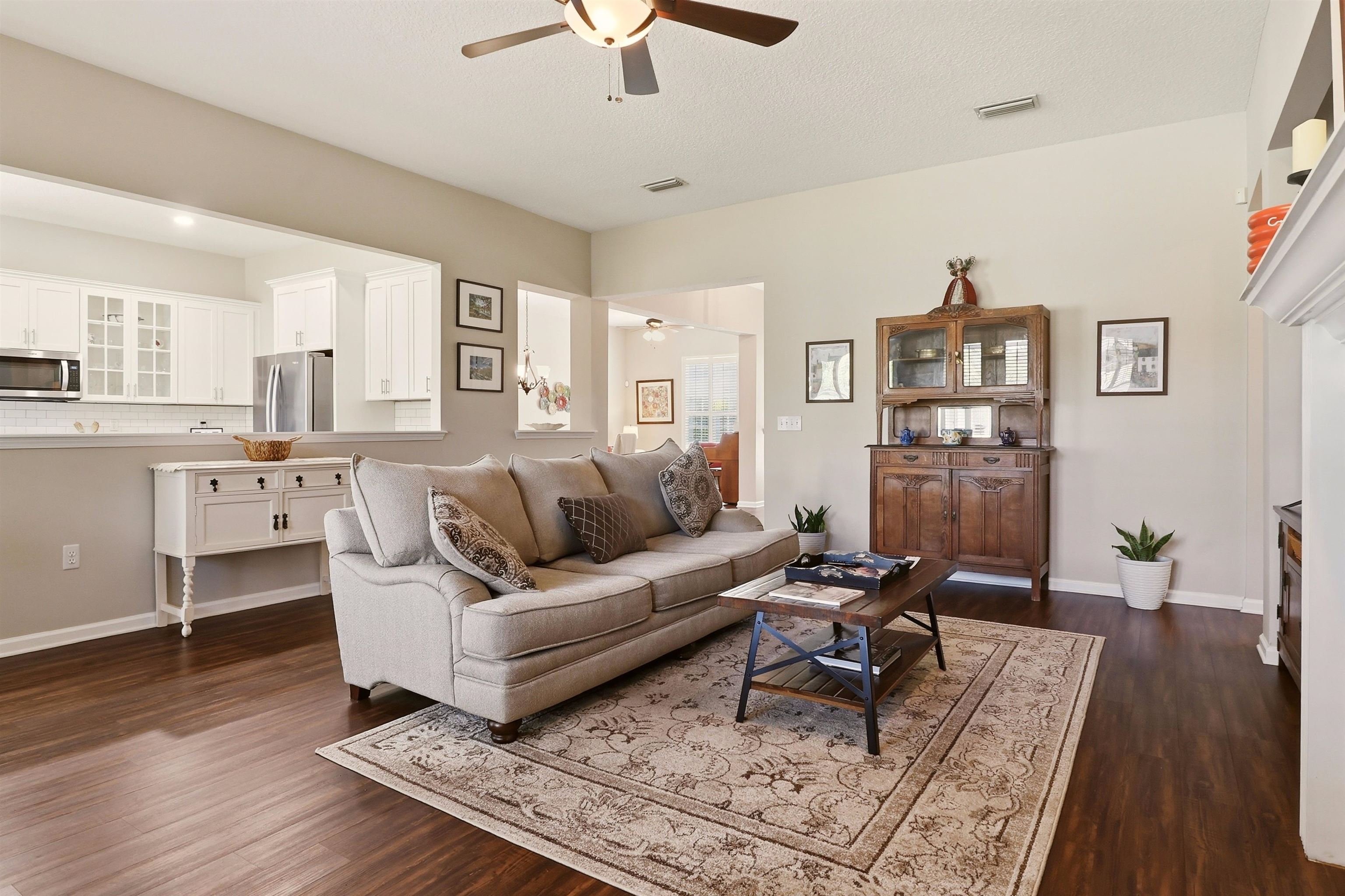 2117 Swallowtail Ln