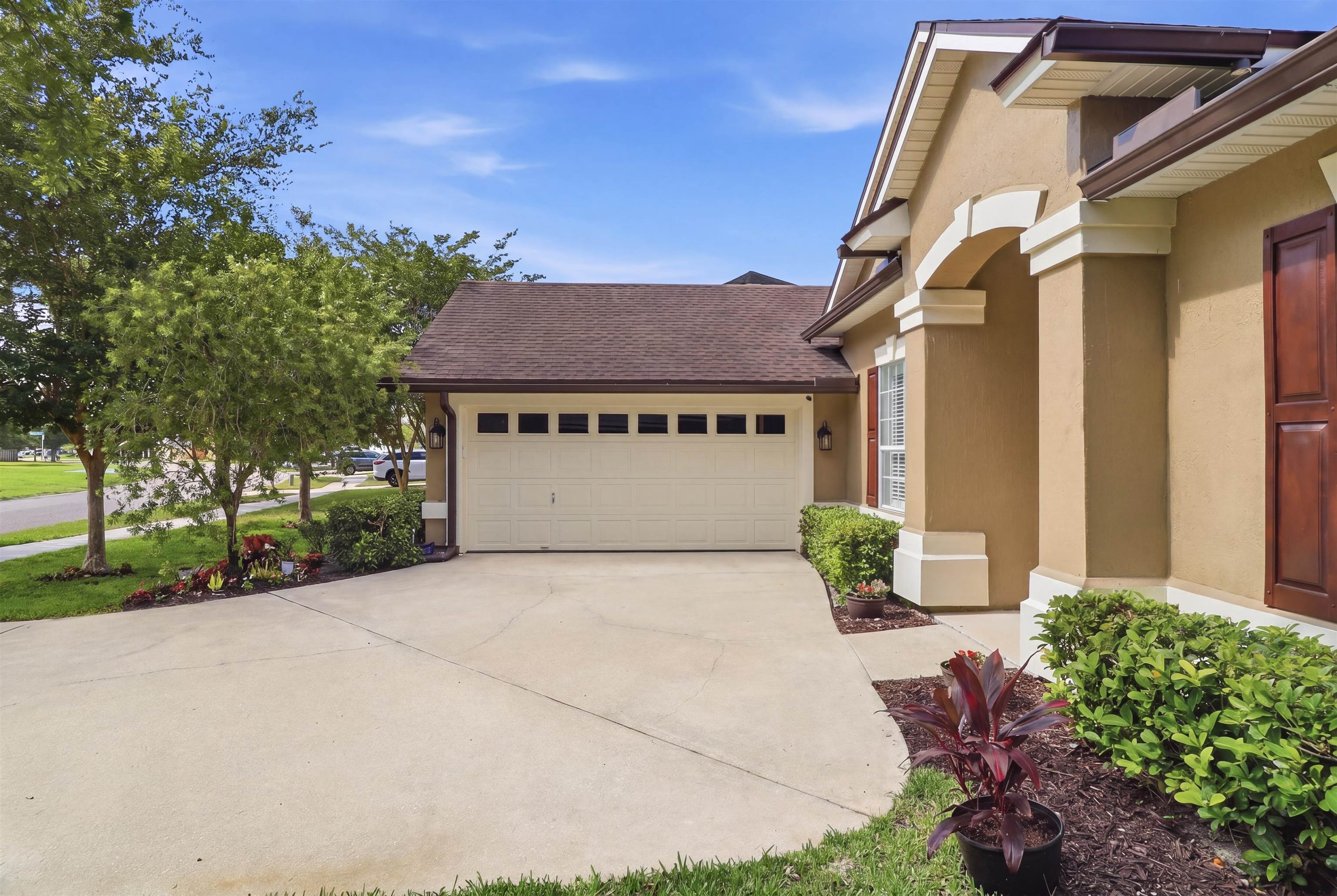 2117 Swallowtail Ln