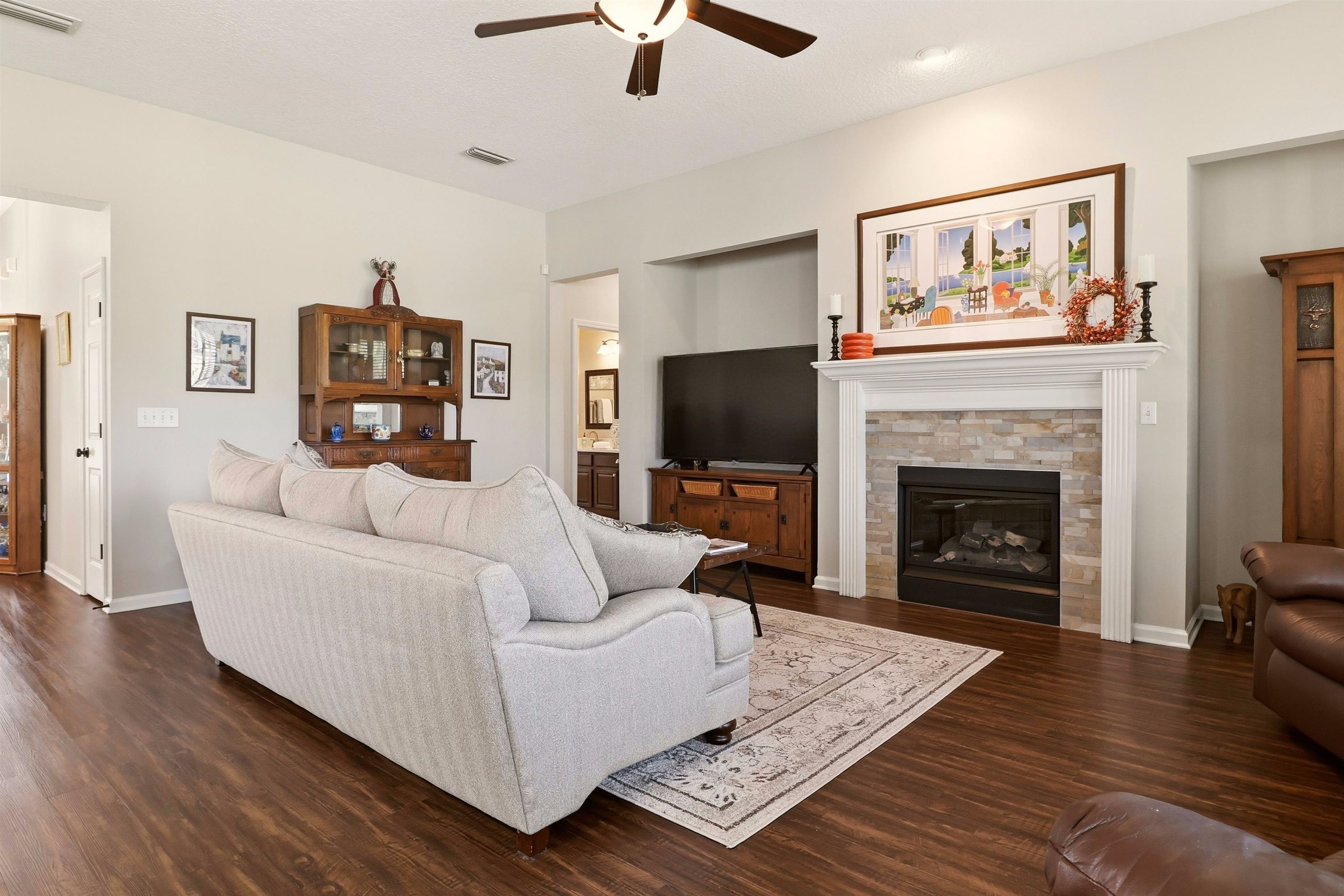 2117 Swallowtail Ln