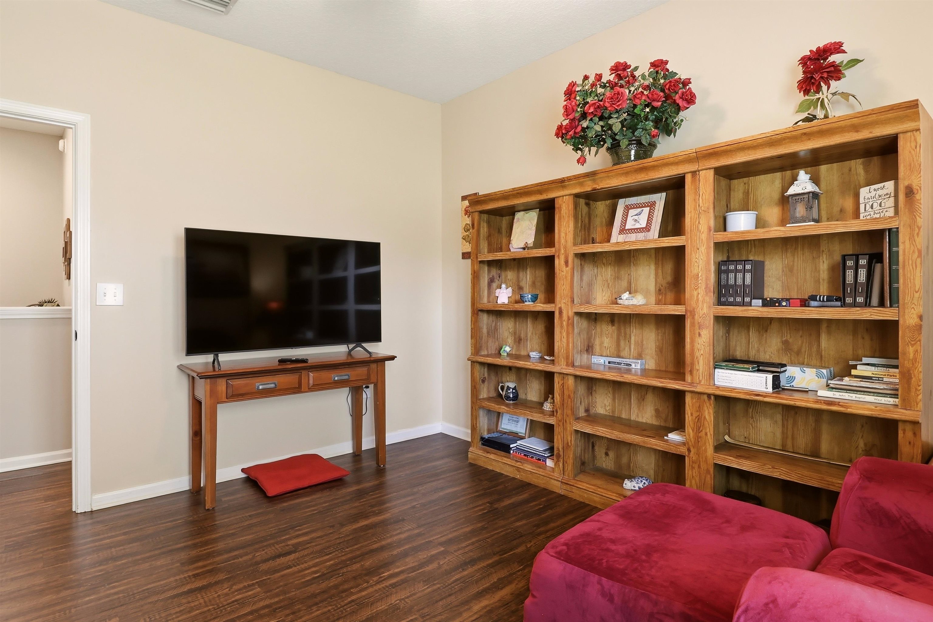 2117 Swallowtail Ln