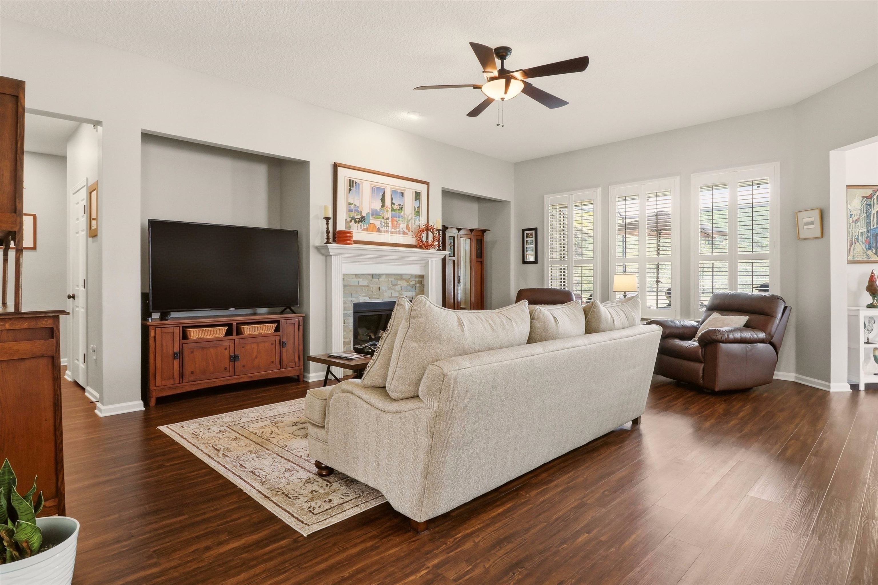 2117 Swallowtail Ln