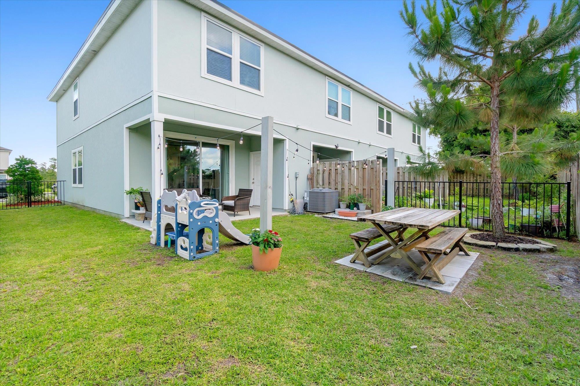 212 Whispering Brook Dr