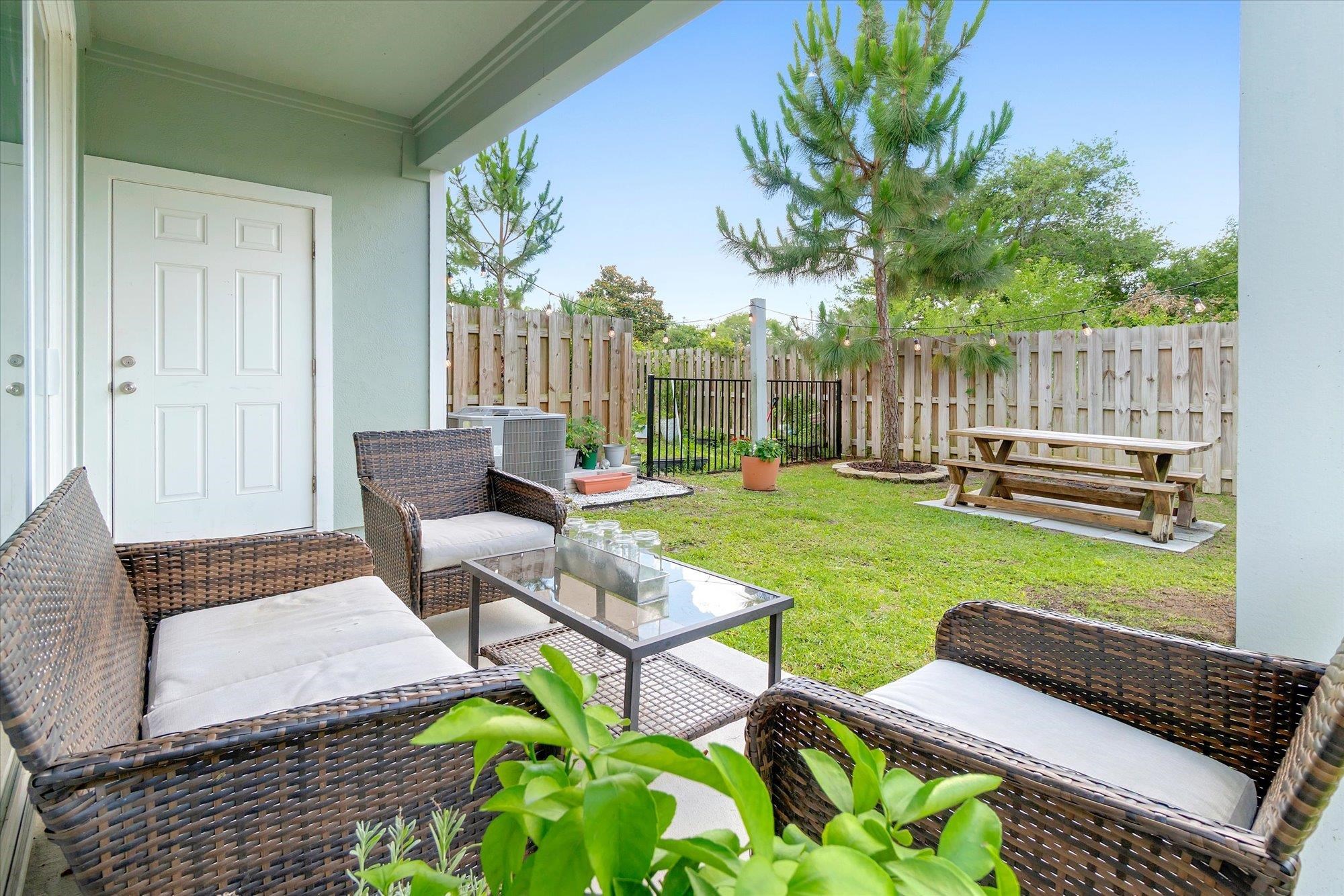 212 Whispering Brook Dr