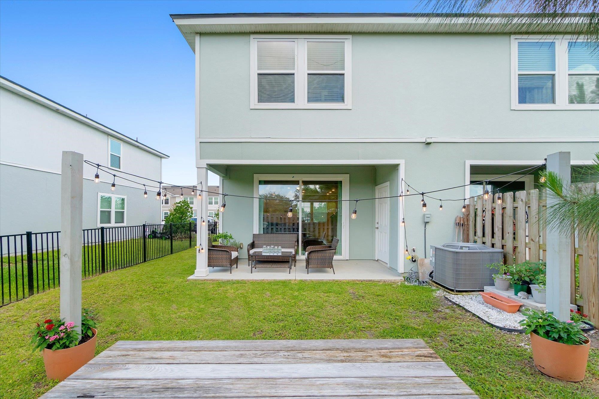 212 Whispering Brook Dr