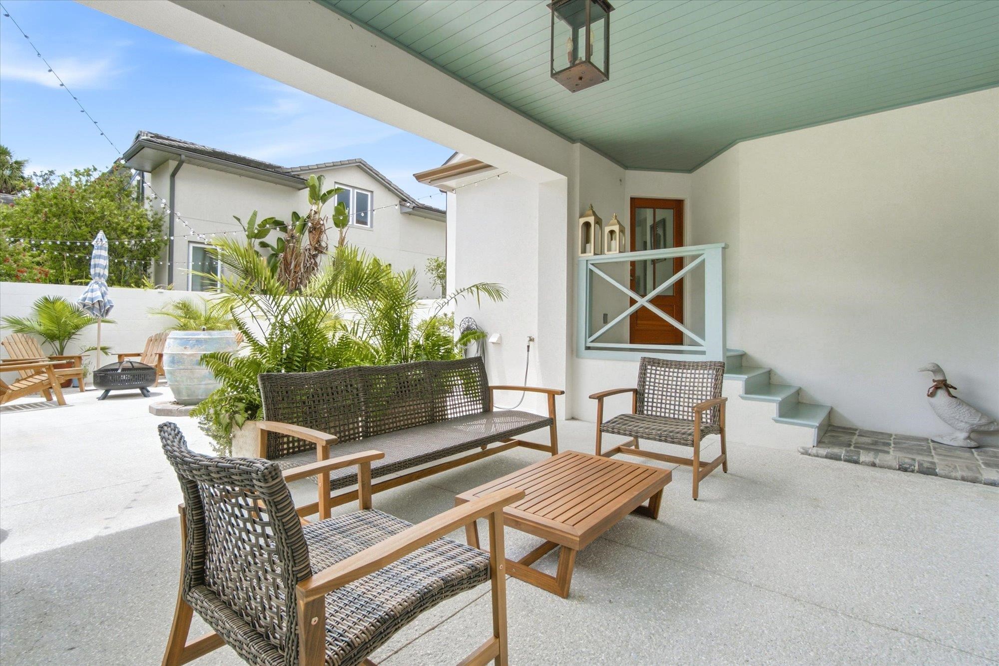 251 S Matanzas Blvd