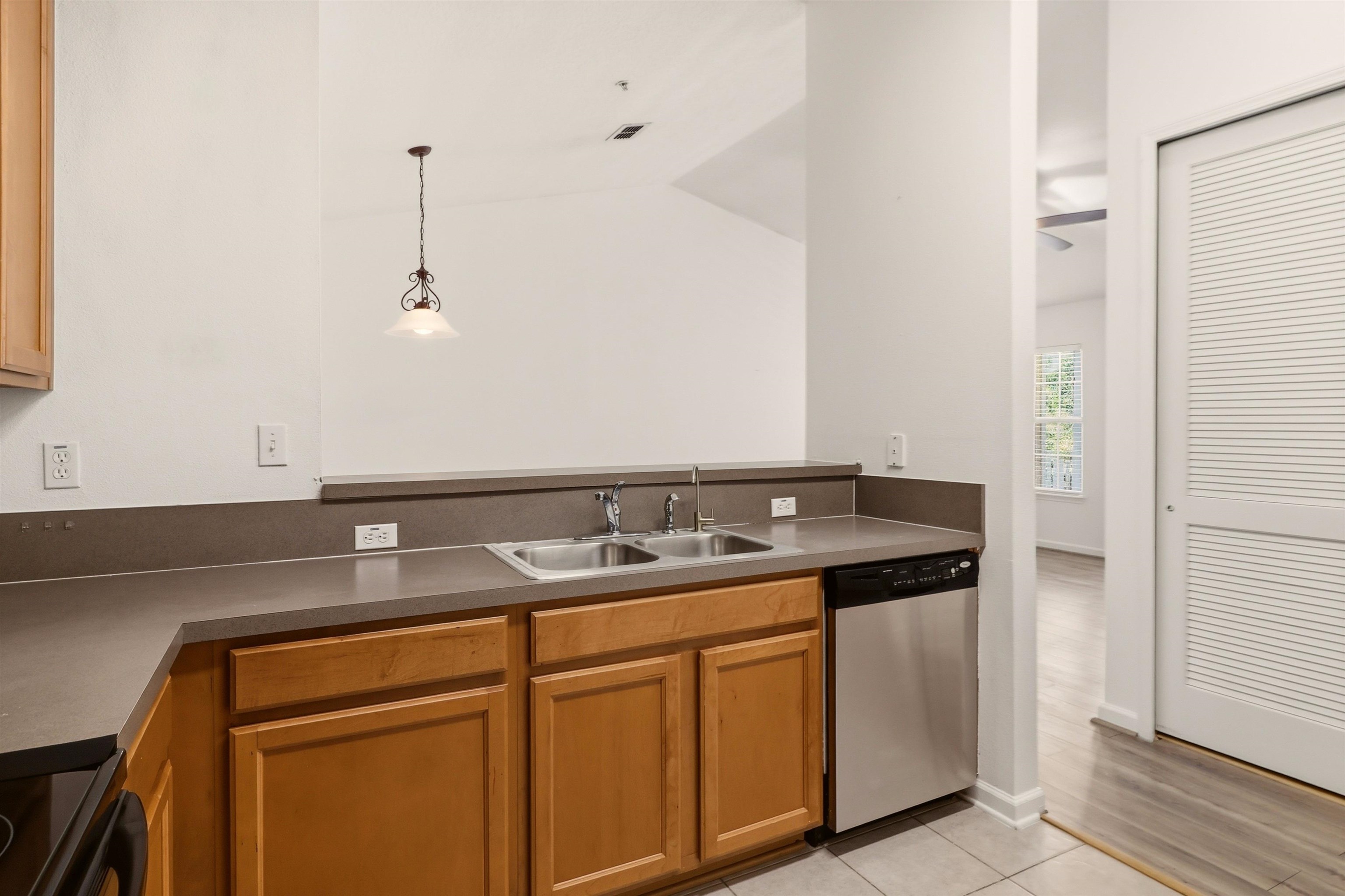 2200 Marsh Hawk Lane Unit: 214