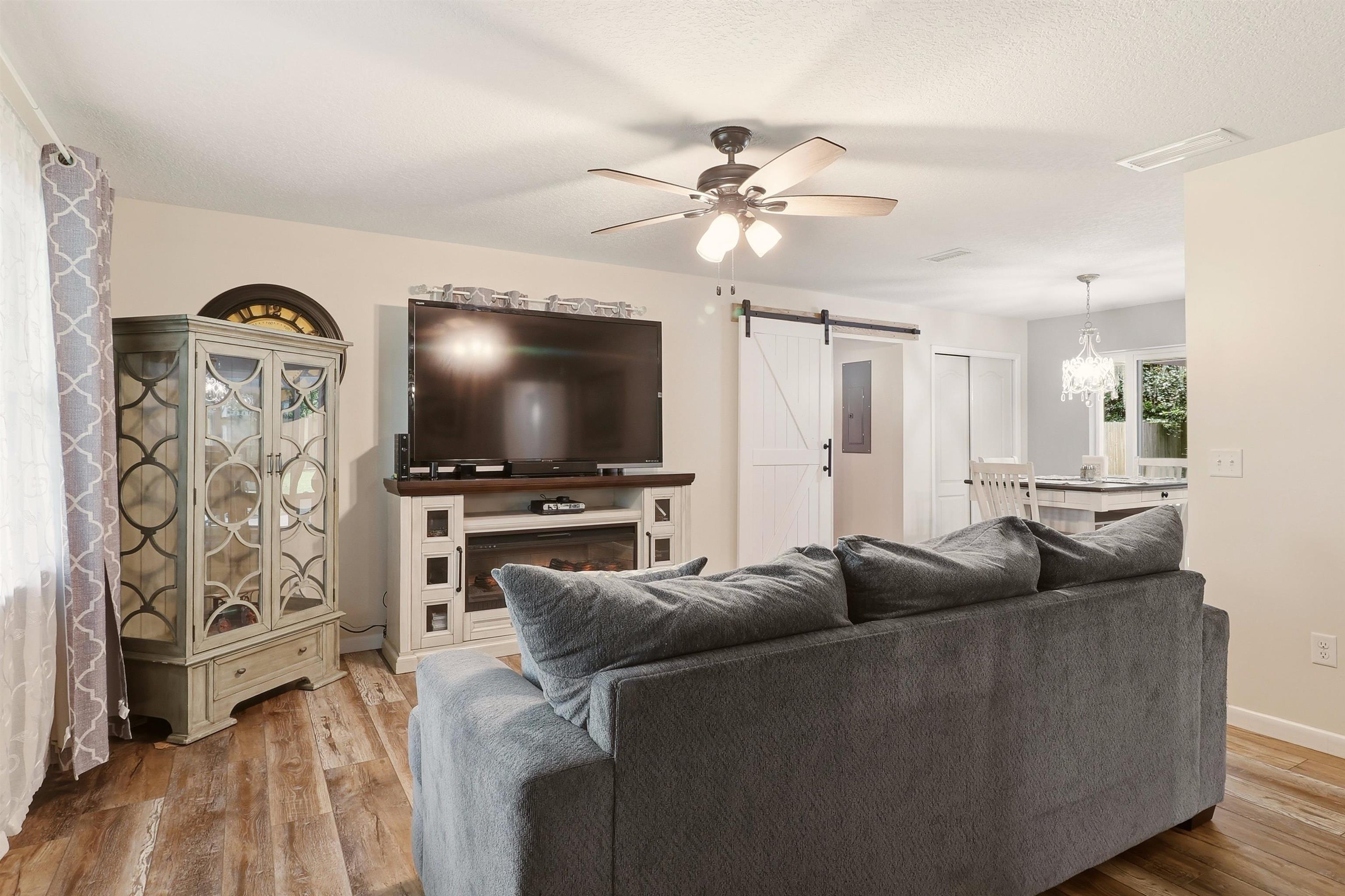 135 Crestwood Ave