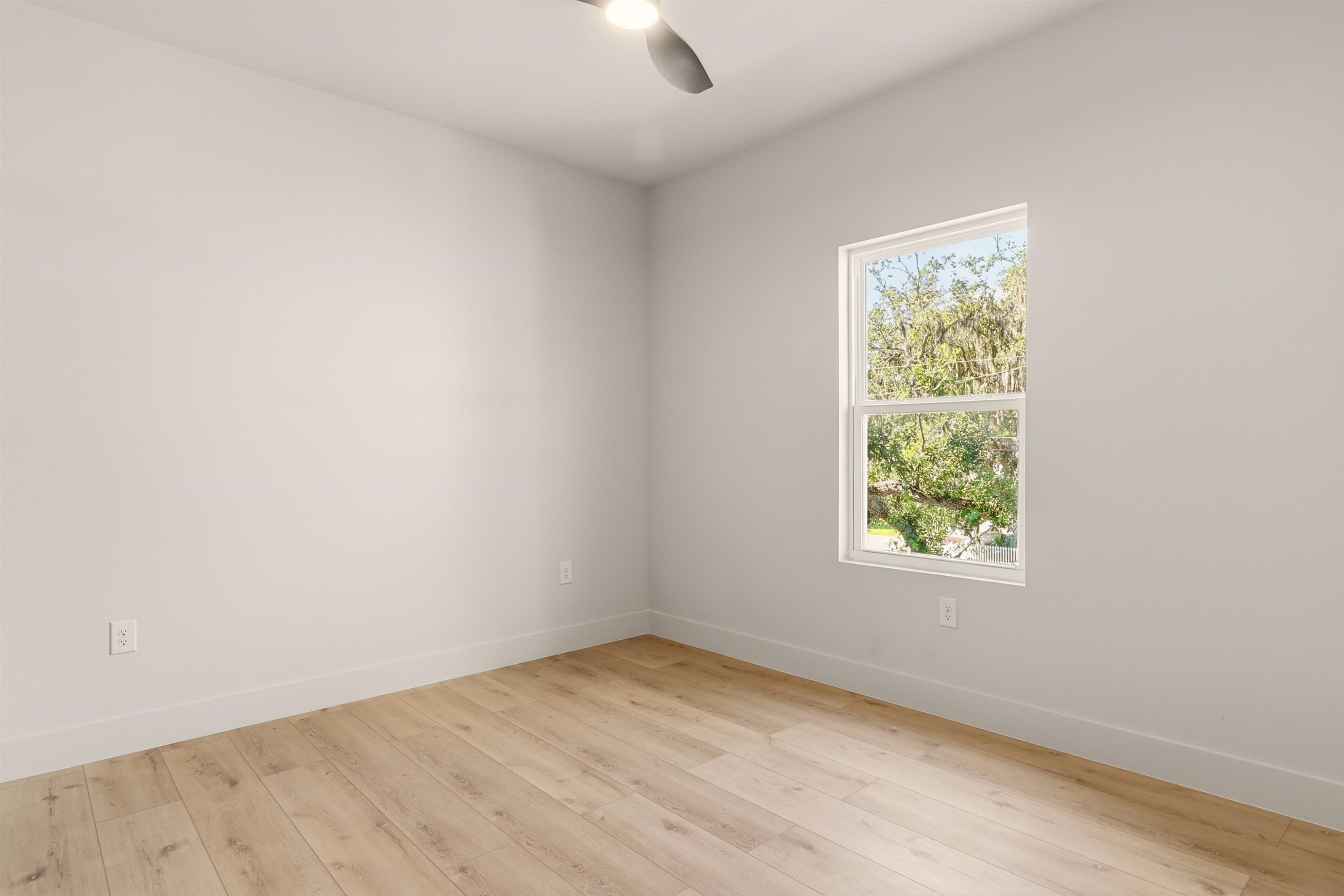 18 E Park Ave